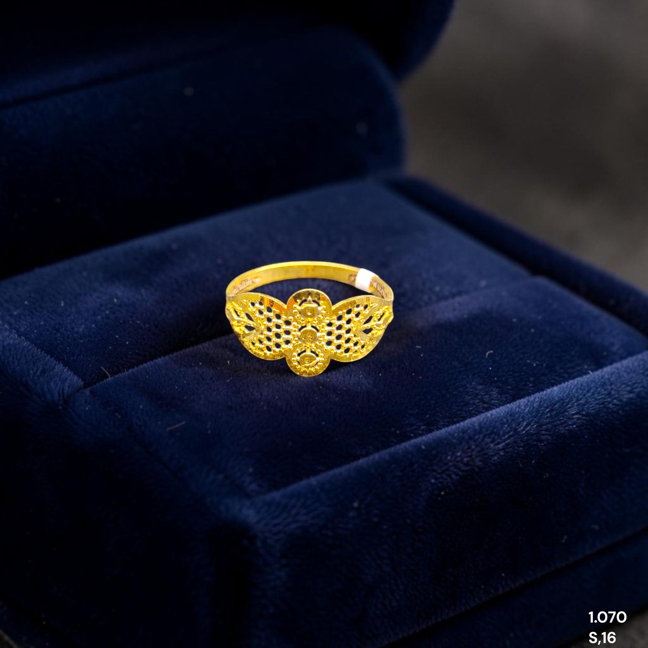 LADIES RING- (SIZE: 16) WGT: 1.070 GM APPROX BIS CERTIFIED HUID HALLMARK 9KT GOLD THUMB RING FOR UNISEX 1 PIECE.