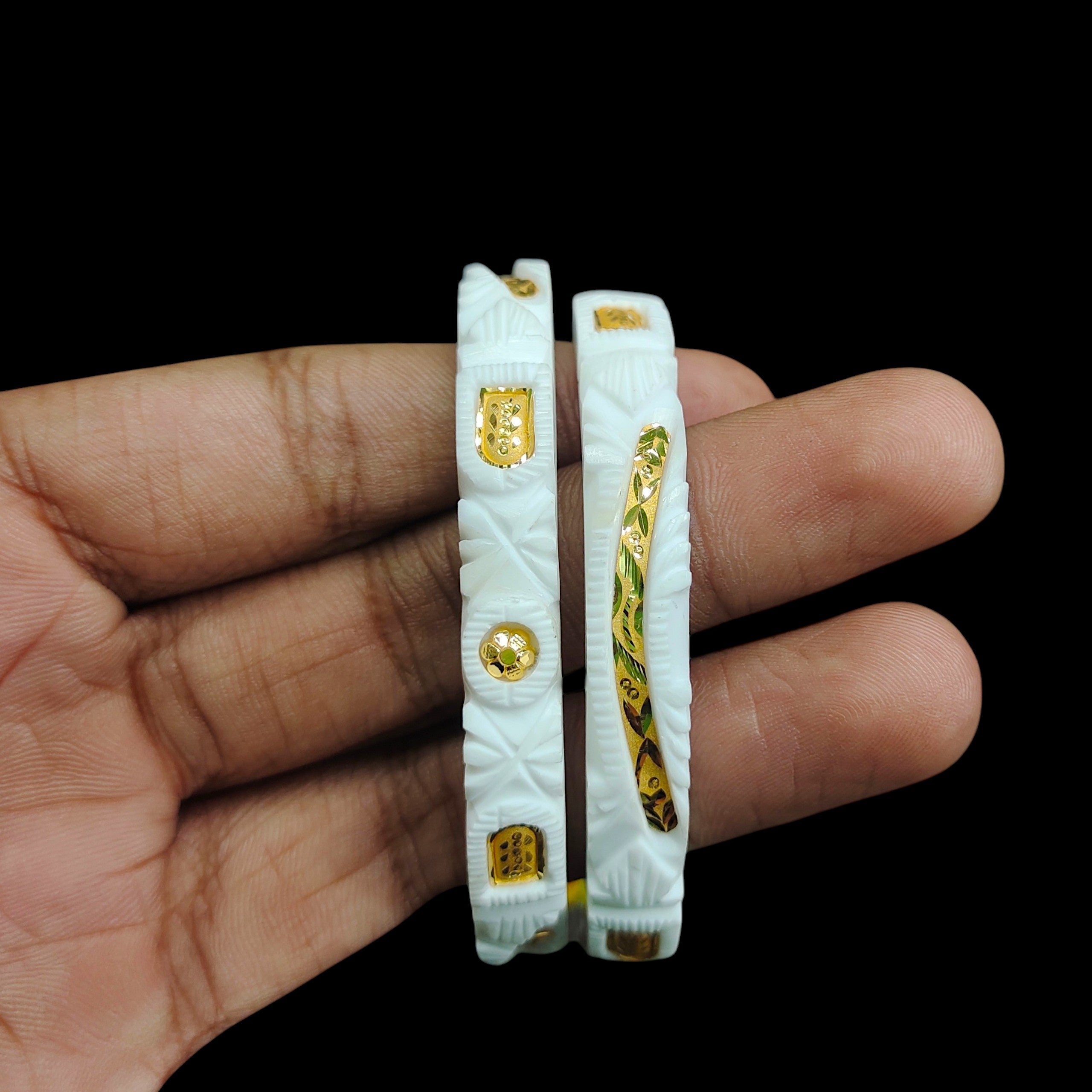 SAKHA BADHANO- (SIZE:24) WGT: 2.920 GM APPROX HUID HALLMARK 22KT GOLD SAKHA BADHANO BANGLES 1 PAIR DESIGN FOR REGULAR USE.