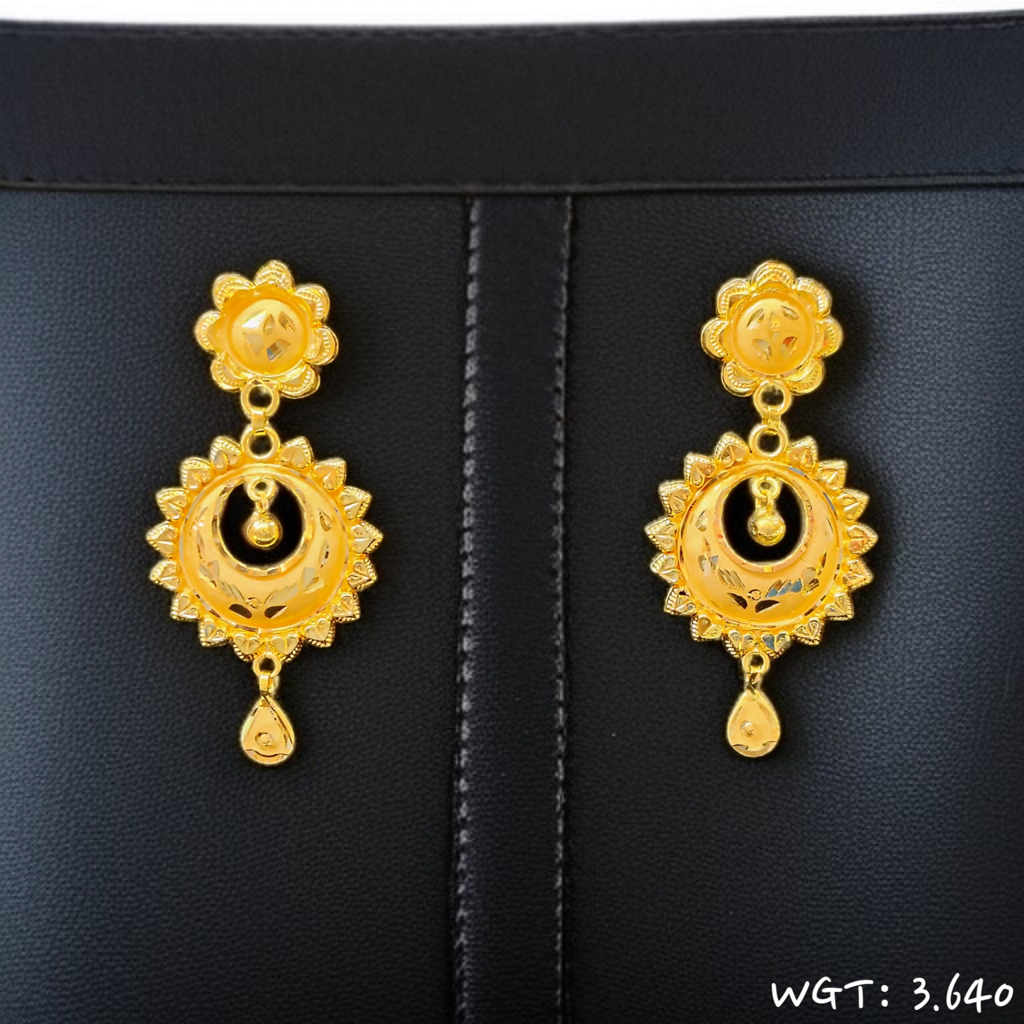 TRJ WGT: 3.640 GM APPROX HUID HALLMARK 22KT GOLD EARRINGS KANBALA 1 PAIR FOR WOMEN.