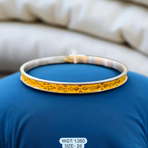 TRJ (SIZE: 26) WGT: 1.350 GM APPROX 22KT HUID HALLMARK GOLD NOA BANGLES (LAZER CHILA) 1 PIECE.