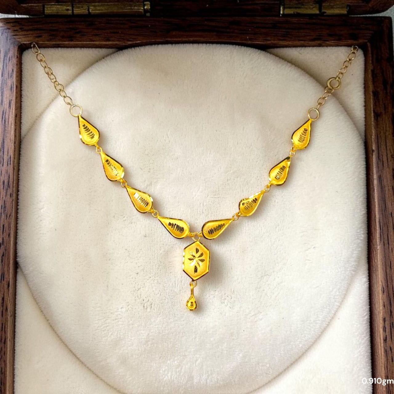 GOLD CHOKER NECKLACE-(WGT: 0.910 GM APPROX) BIS CERTIFIED HUID HALLMARK 9KT GOLD NECKLACE 1 PIECE FOR WOMEN.