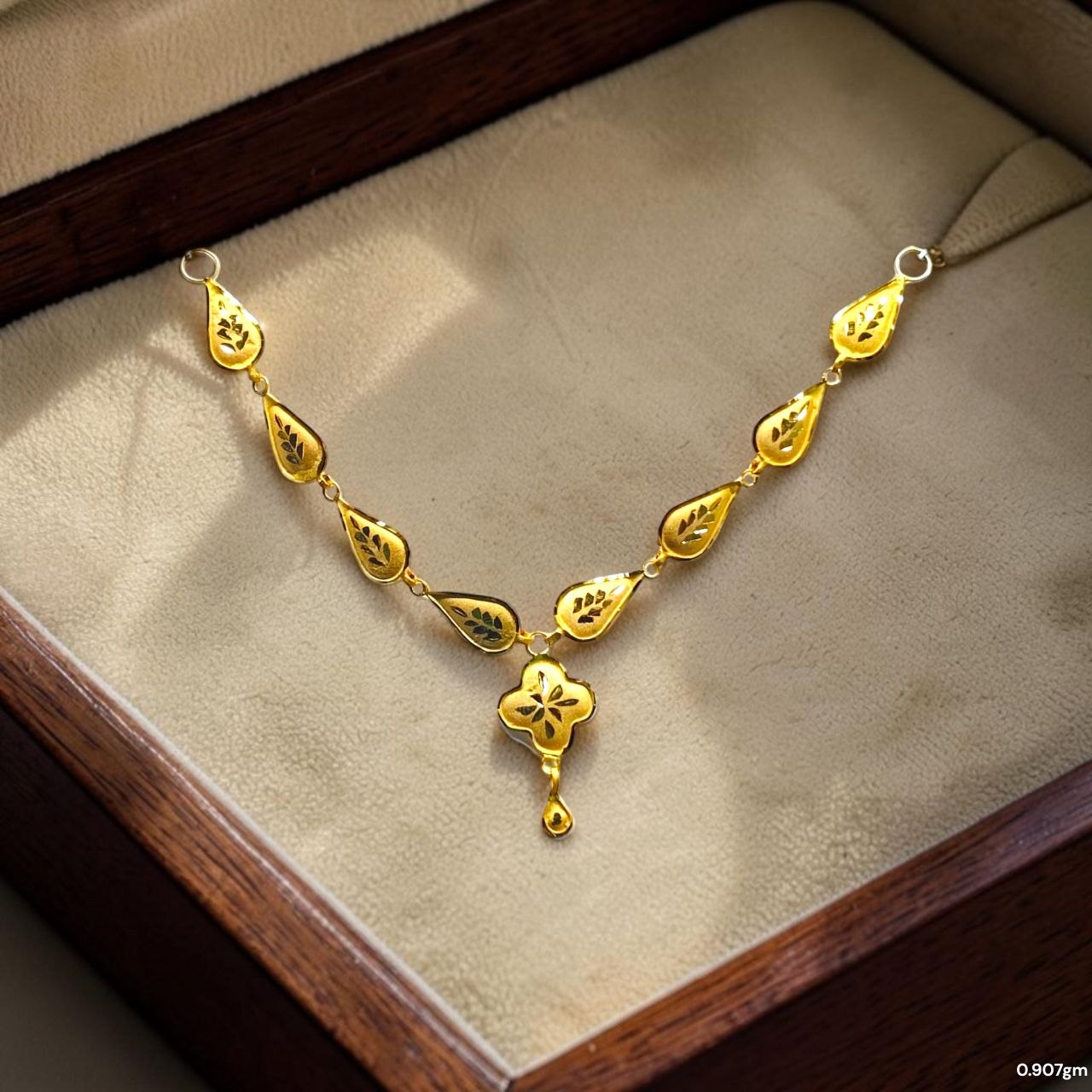 GOLD CHOKER NECKLACE-(WGT: 0.907 GM APPROX) BIS CERTIFIED HUID HALLMARK 9KT GOLD NECKLACE 1 PIECE FOR WOMEN.