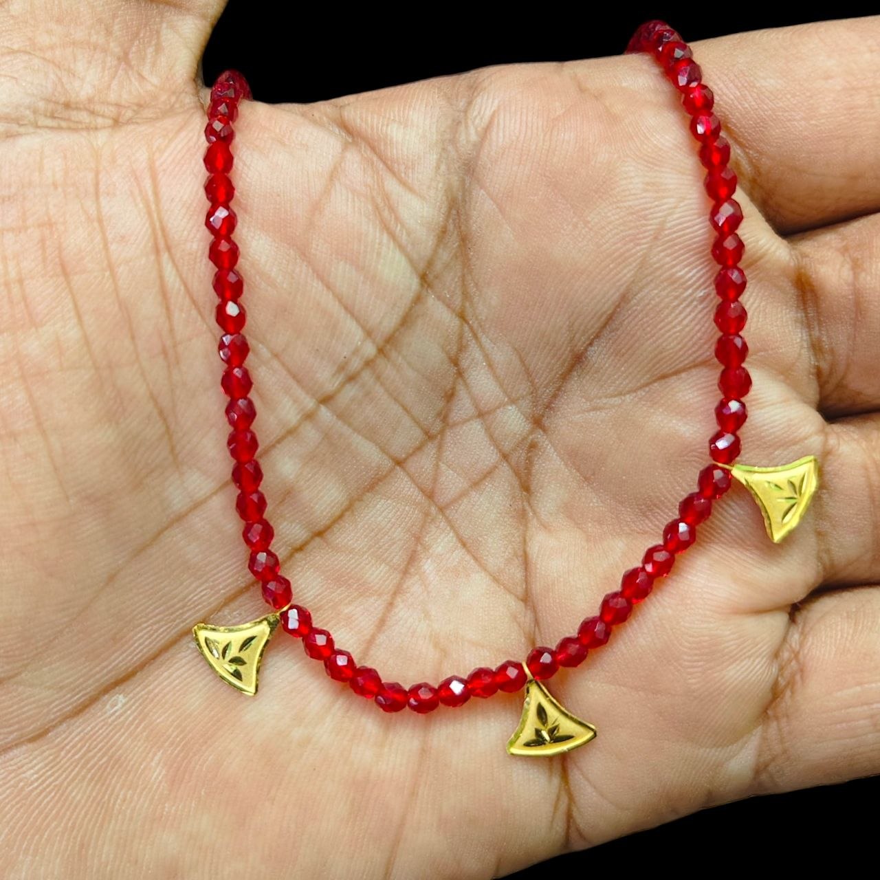 GOLD MOTI HAR- WGT: 0.370 GM APPROX HUID HALLMARK 22KT GOLD MOTI SELIHAR 1 PIECE WITH CRYSTAL CHAIN.