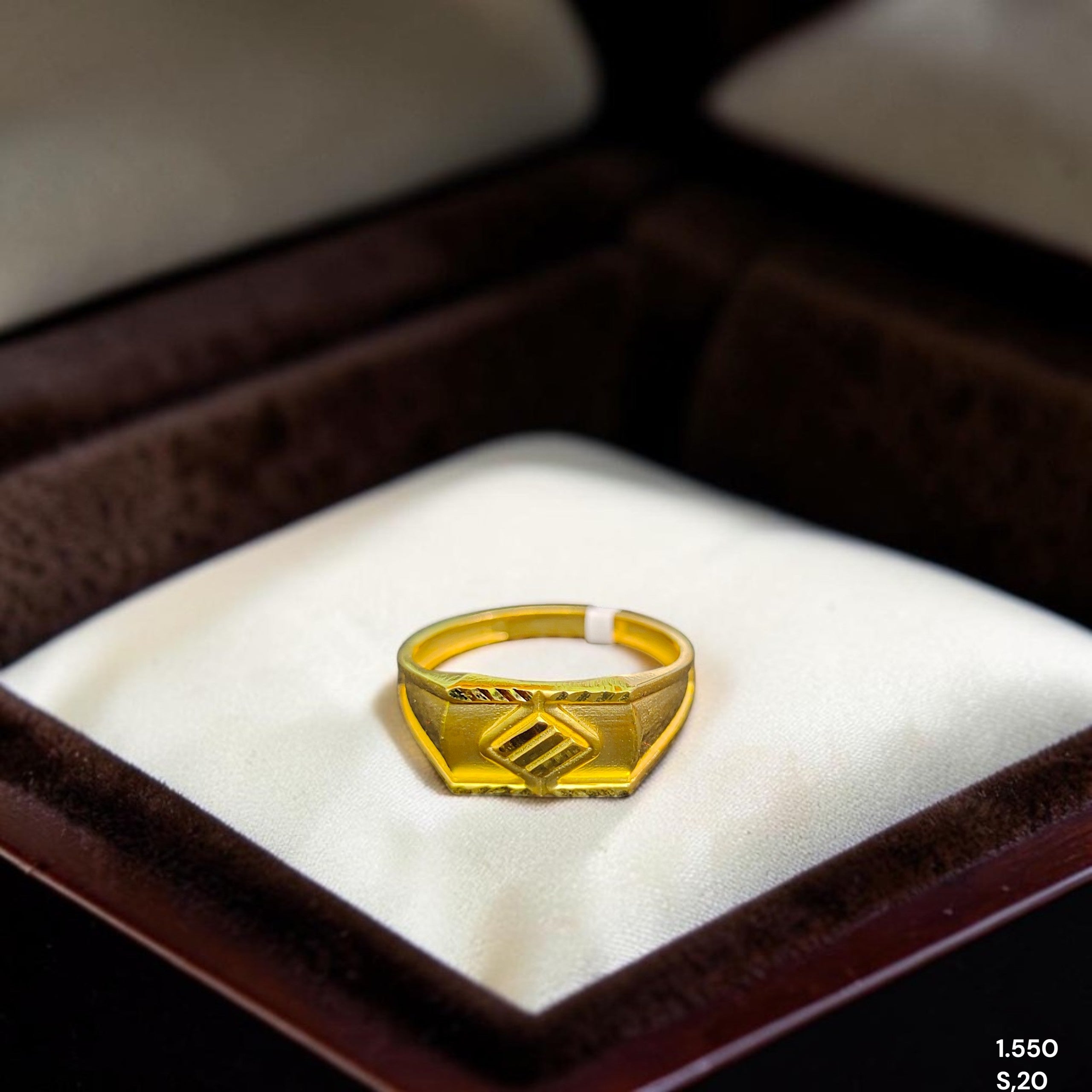 GENTS RING- TRJ (SIZE:20) WGT: 1.550 GM APPROX BIS CERTIFIED HUID HALLMARK 375 9KT GOLD FINGER RING FOR MEN 1 PIECE.