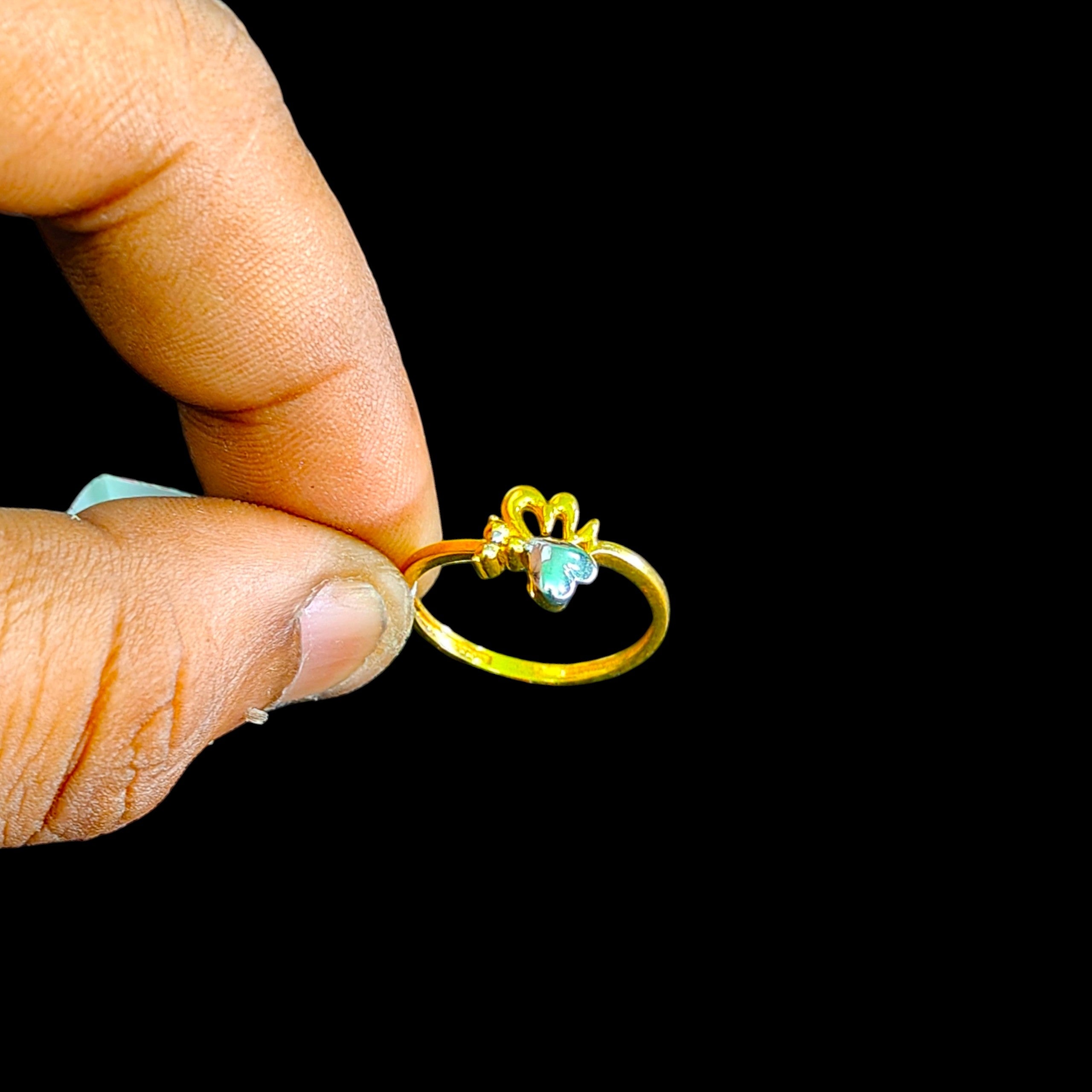 LADIES RING- (SIZE: 14) WGT: 1.110 GM APPROX BIS CERTIFIED HUID HALLMARK 9KT GOLD FINGER RING FOR WOMEN 1 PIECE FOR REGULAR USE.