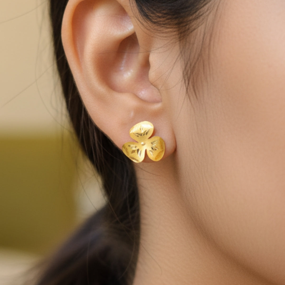 (GSE22) BIS CERTIFIED WGT: 0.810 GM APPROX HUID HALLMARK 916 22KT GOLD TOPS 1 PAIR FOR WOMEN.