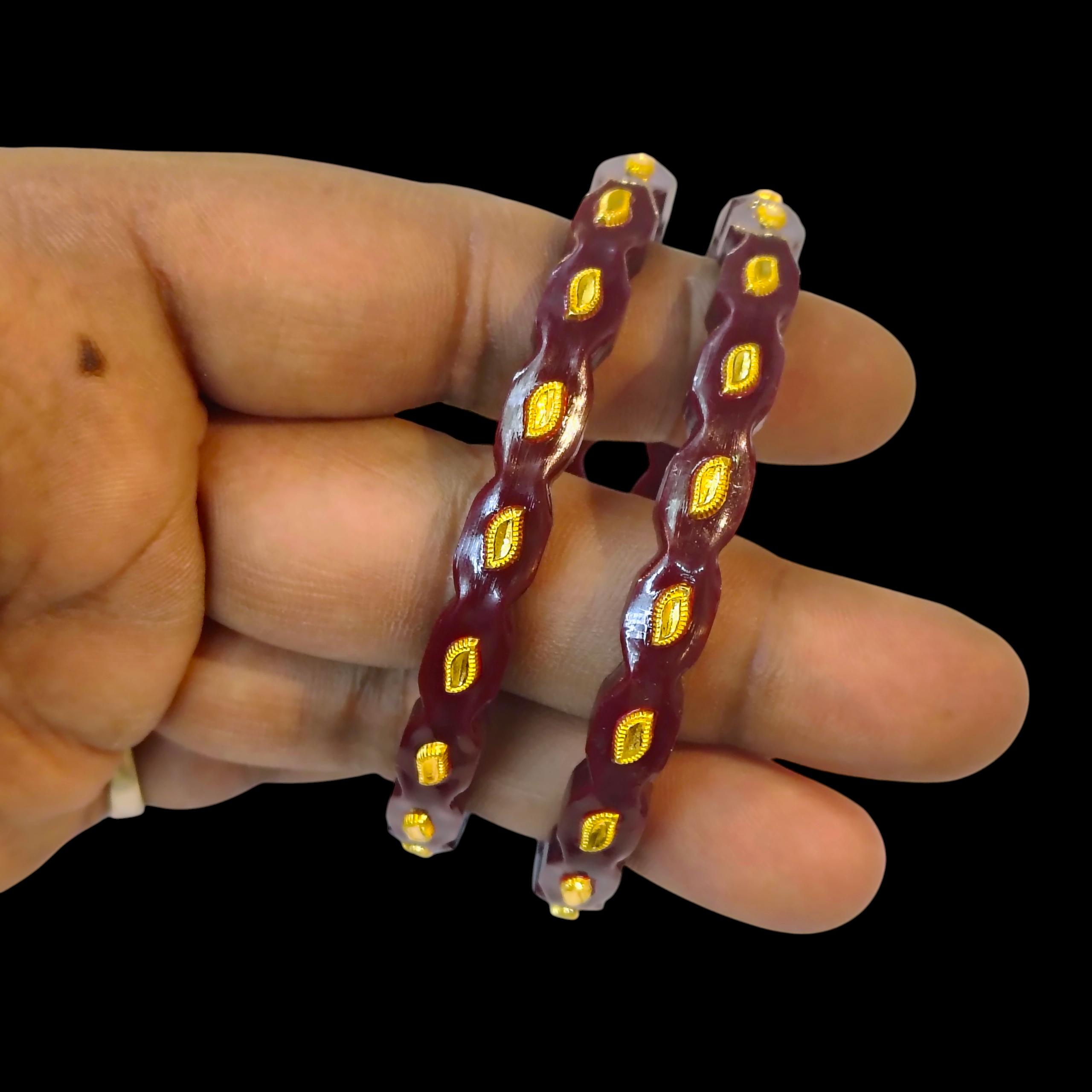 PASTING POLA- (SIZE: 25) WGT: 0.820 GM APPROX 22KT HUID HALLMARK GOLD PASTING POLA BANGLES 1 PAIR (FULL BODY WORK).