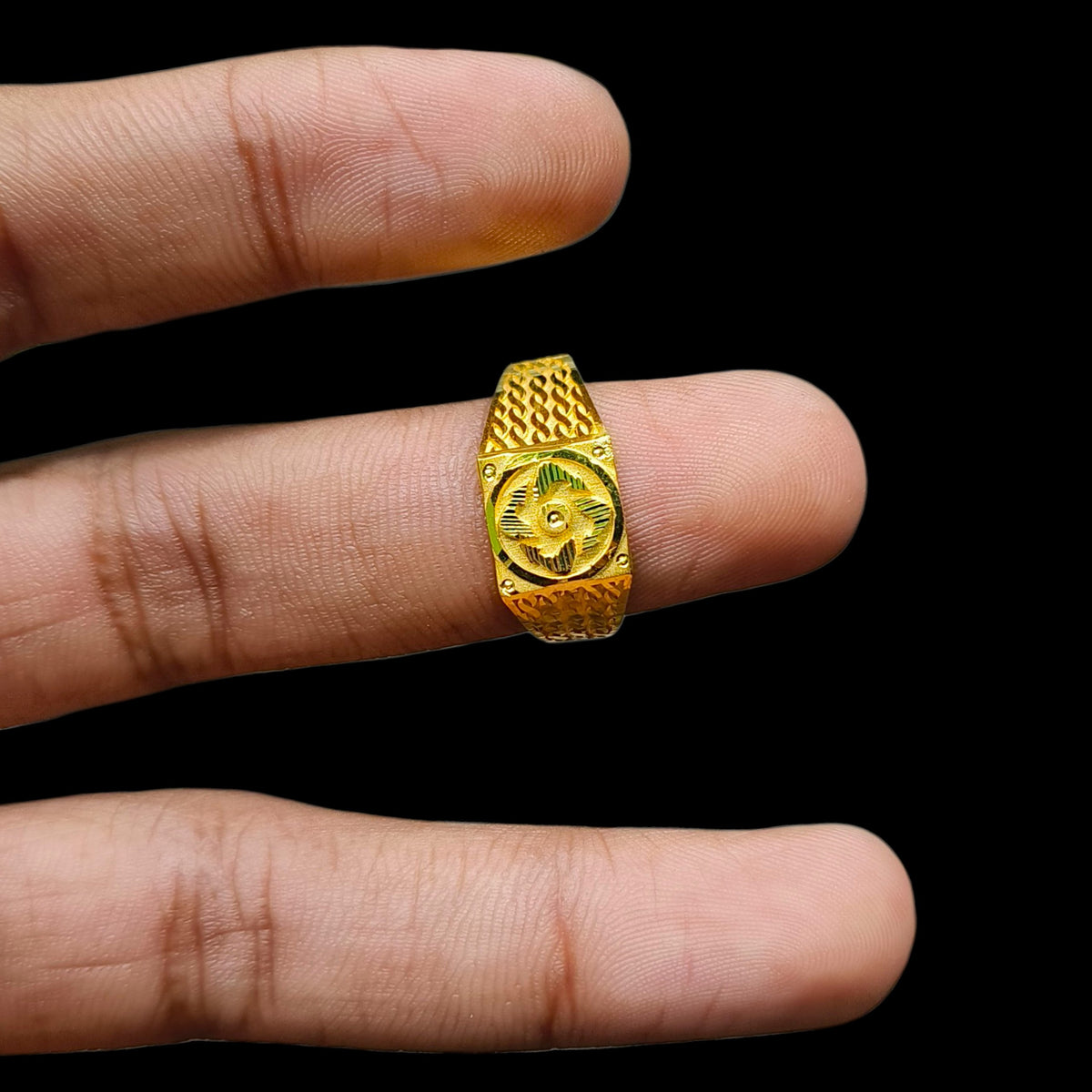 GENTS RING- (3ULNAW) TRJ (SIZE:22) (WGT: 1.570 GM APPROX) BIS CERTIFIED HUID HALLMARK 375 9KT GOLD FINGER RING FOR MEN 1 PIECE.