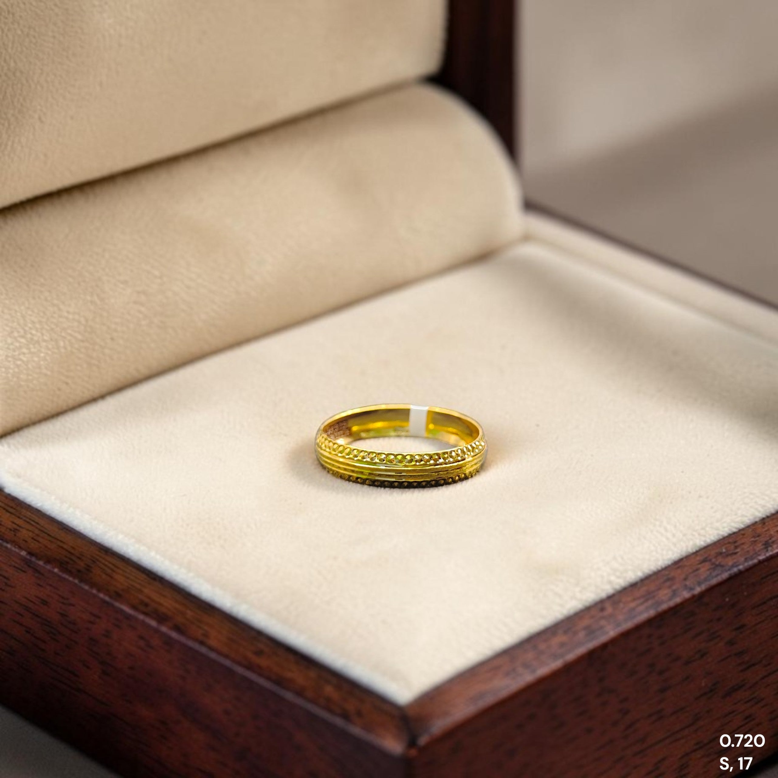 LADIES RING- (SIZE: 17) WGT: 0.720 GM APPROX BIS CERTIFIED HUID HALLMARK 9KT GOLD THUMB RING FOR UNISEX 1 PIECE.