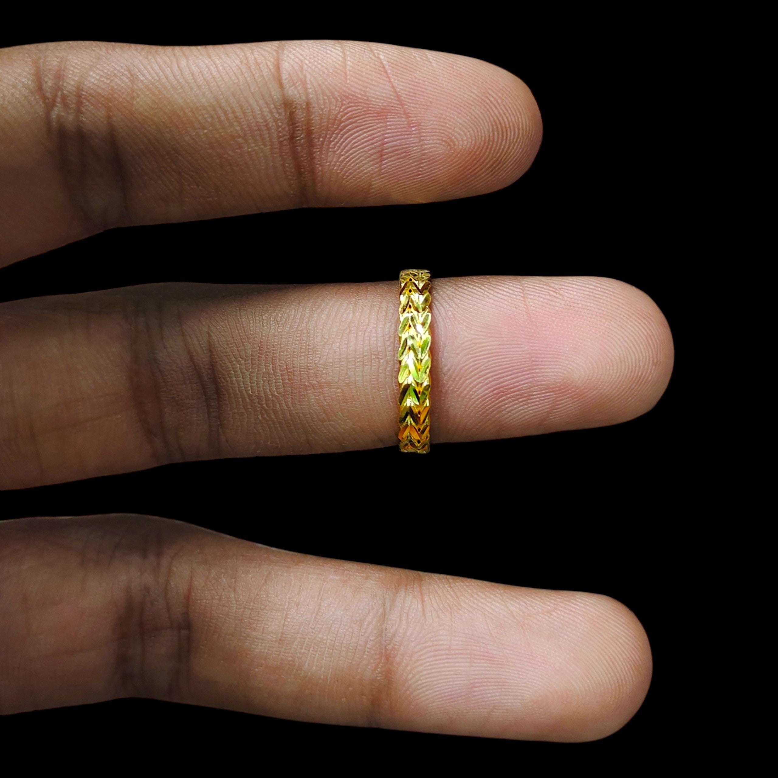 LADIES RING- (SIZE: 16) WGT: 1.300 GM APPROX BIS CERTIFIED HUID HALLMARK 9KT GOLD THUMB RING FOR UNISEX 1 PIECE.