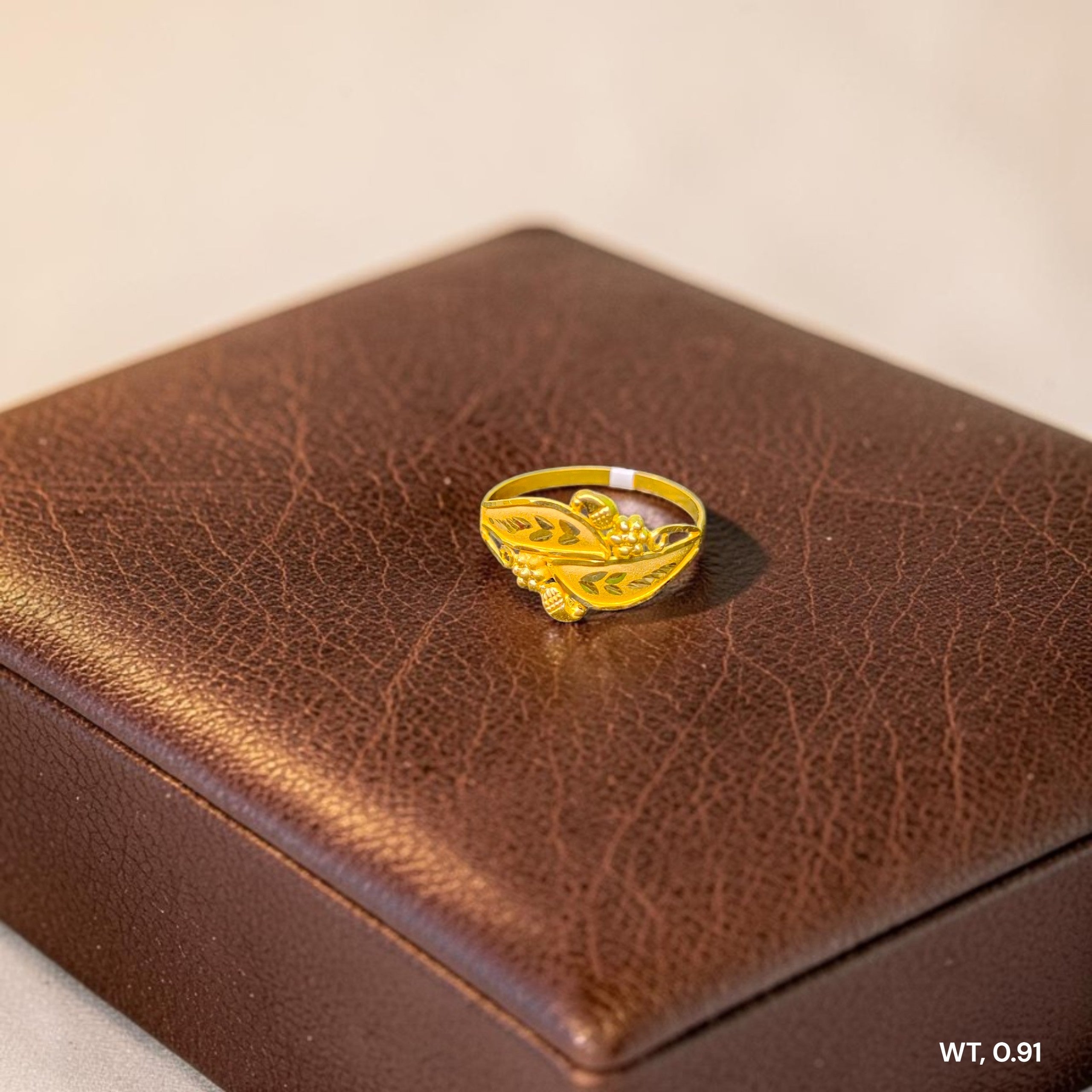LADIES RING- (SIZE: 13) WGT: 0.910 GM APPROX BIS CERTIFIED HUID HALLMARK 916 22KT GOLD RING FOR WOMEN 1 PIECE.