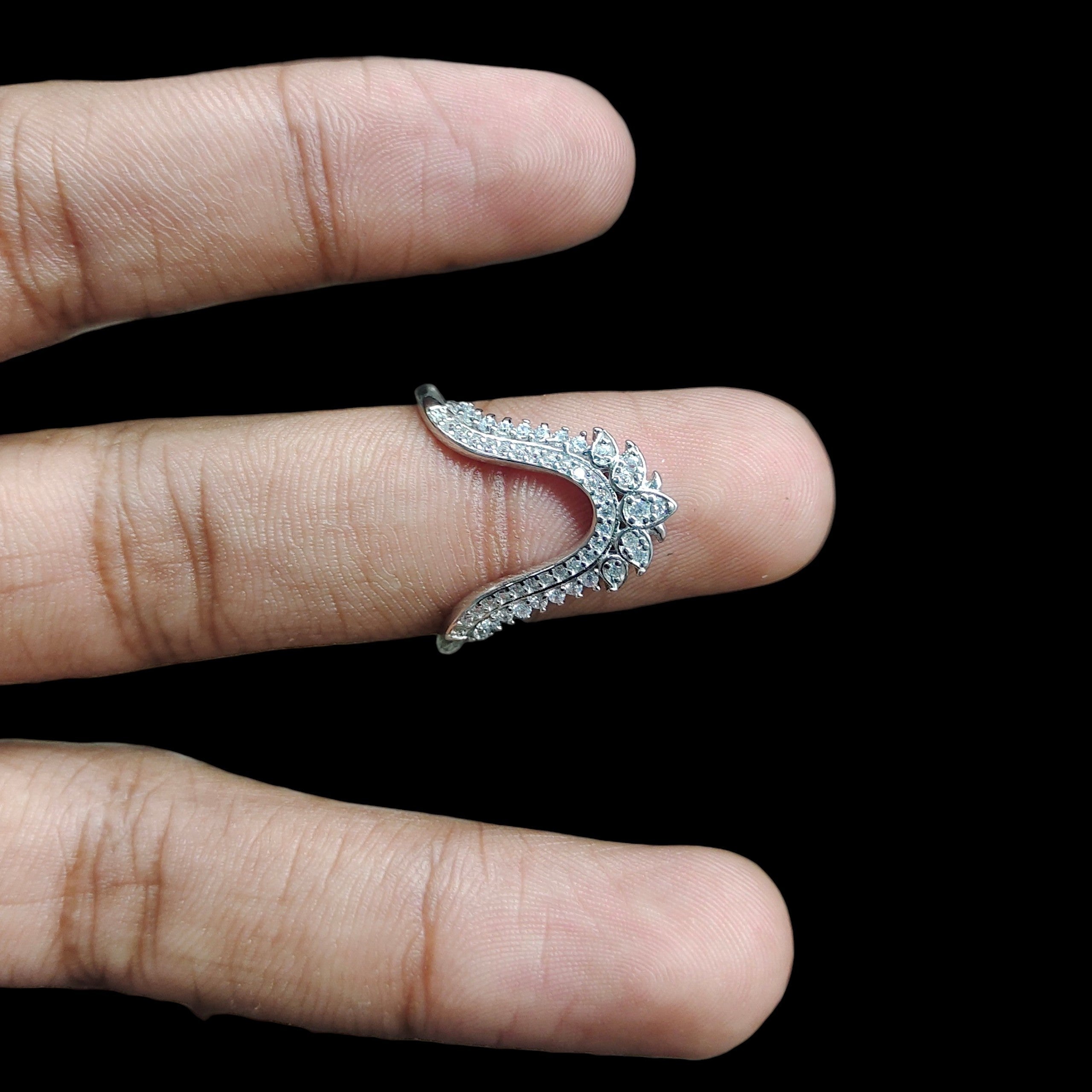 SILVER RING- SIZE:18 (WGT: 2.870 GM APPROX) HALLMARK 925 SILVER FINGER RING 1 PIECE FOR WOMEN (V RING BANKOK IMPORTED DESIGN)- NON EXCHANGEABLE -(SOLD ON MRP).