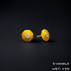 STUD EARRING- D- VMMKLD (WGT: 0.970 GM APPROX) HALLMARK 18KT GOLD EAR TOPS STUD 1 PAIR FOR REGULAR USE.