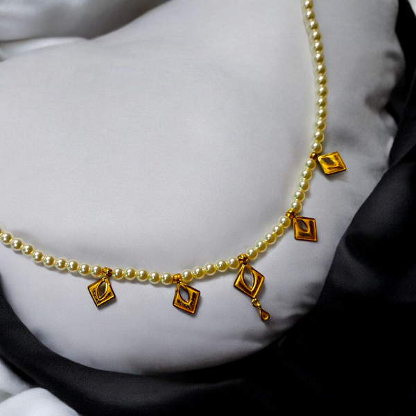 RAJLAXMI WGT: 1.220 GM APPROX HUID HALLMARK 22KT GOLD MOTI SELIHAR 1 PIECE WITH ADJUSTABLE TASSEL.