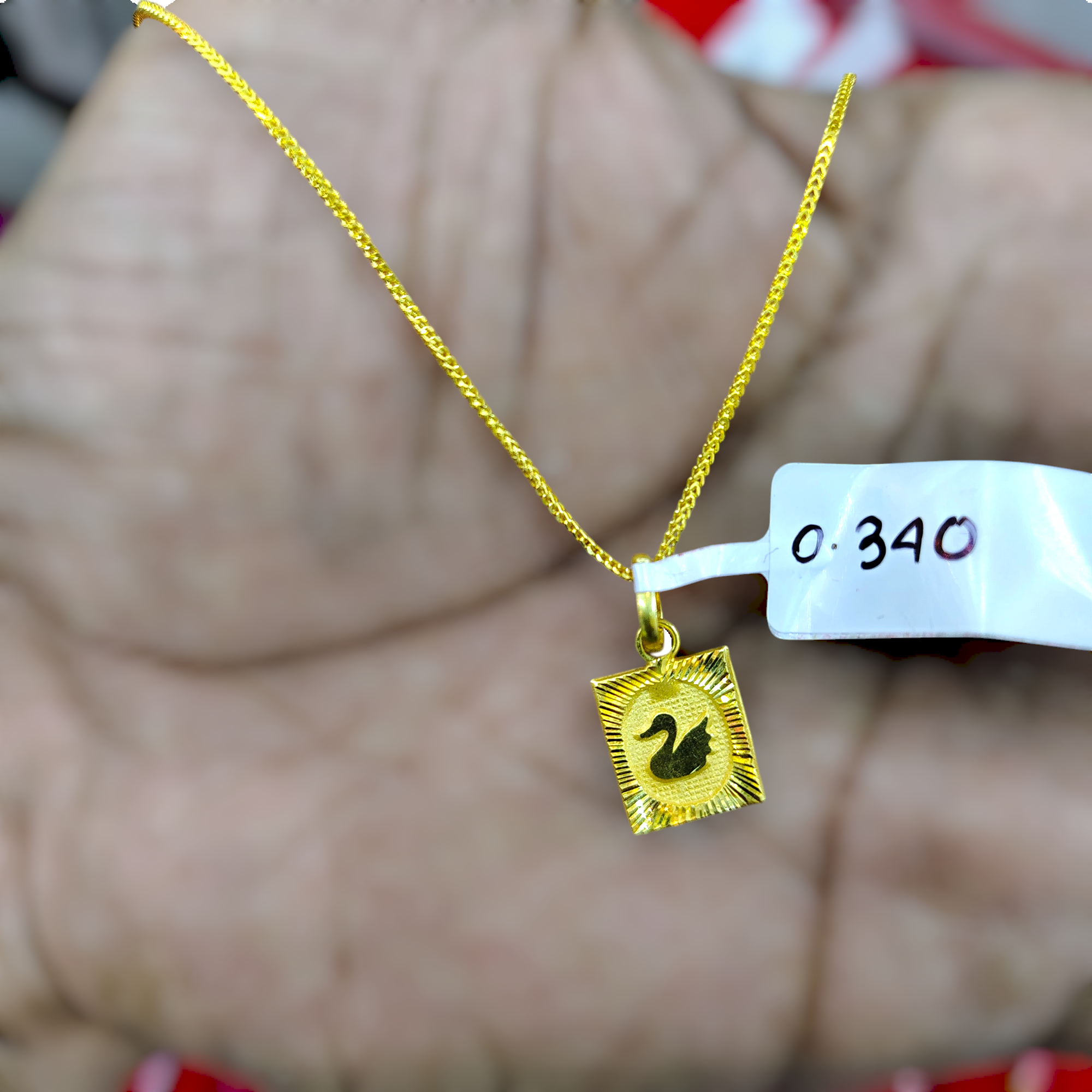 (GLKD) TRJ WGT: 0.340 GM APPROX KDM GOLD LOCKET 1 PIECE (50 TONCH) WITH ADJUSTABLE TASSEL.