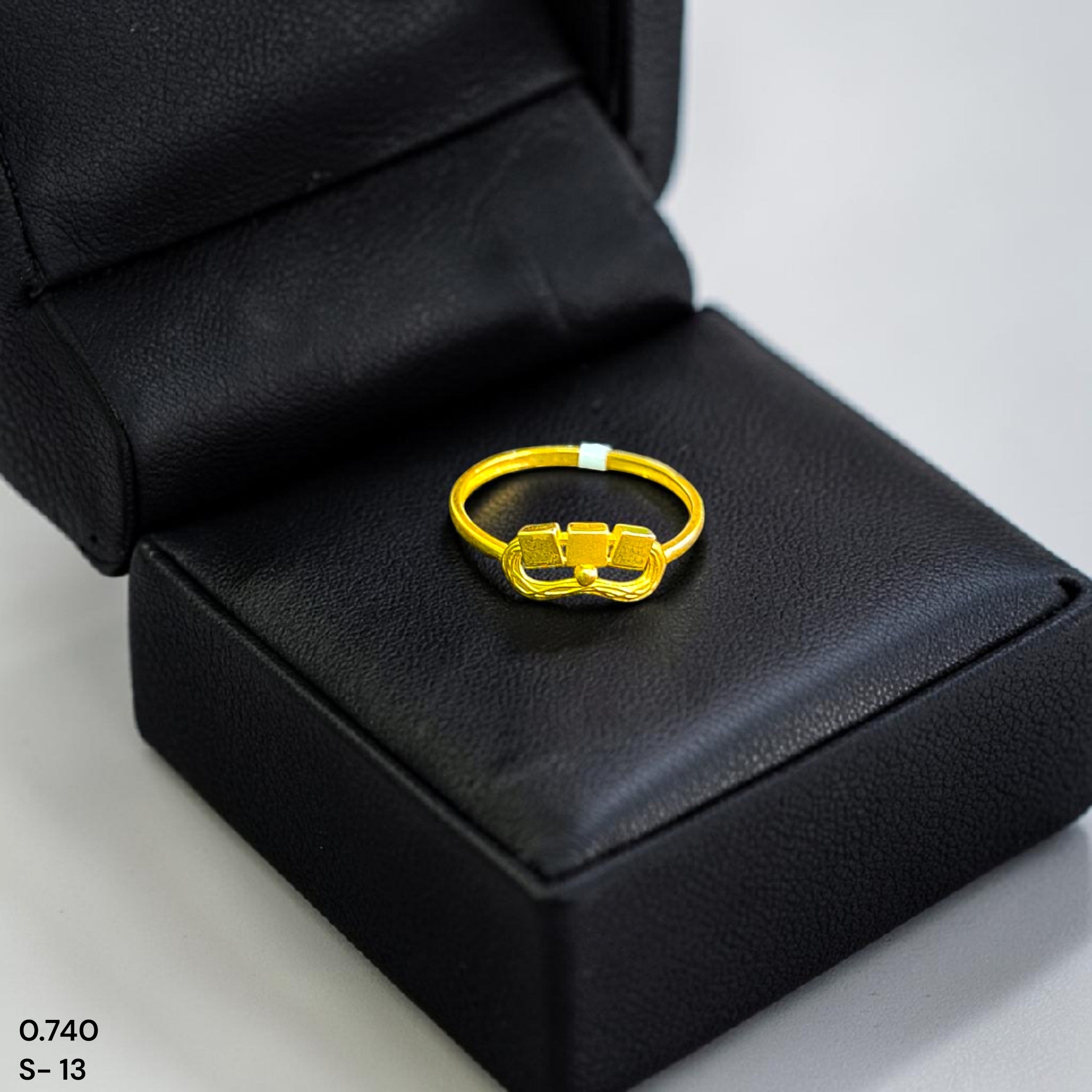 LADIES RING- (SIZE: 13) WGT: 0.740 GM APPROX BIS CERTIFIED HUID HALLMARK 9KT GOLD FINGER RING FOR WOMEN 1 PIECE FOR REGULAR USE.