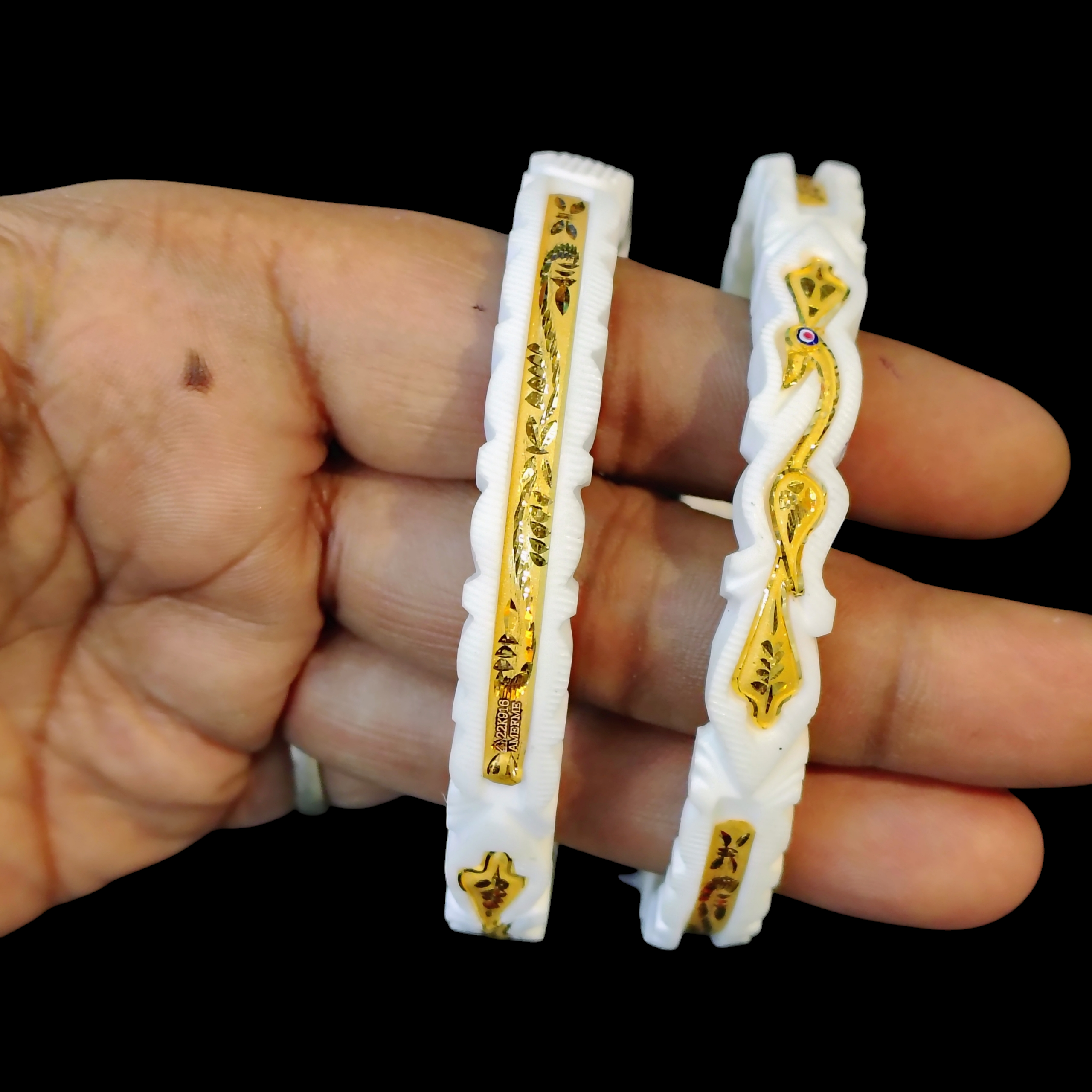 SAKHA BADHANO- (SIZE: 28) WGT: 3.380 GM APPROX HUID HALLMARK 22KT GOLD DESIGN SAKHA BADHANO BANGLES 1 PAIR DESIGN FOR REGULAR USE.