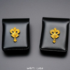 RAJLAXMI WGT: 1.020 GM APPROX HUID HALLMARK 916 22KT GOLD EAR TOPS STUD 1 PAIR FOR REGULAR USE.