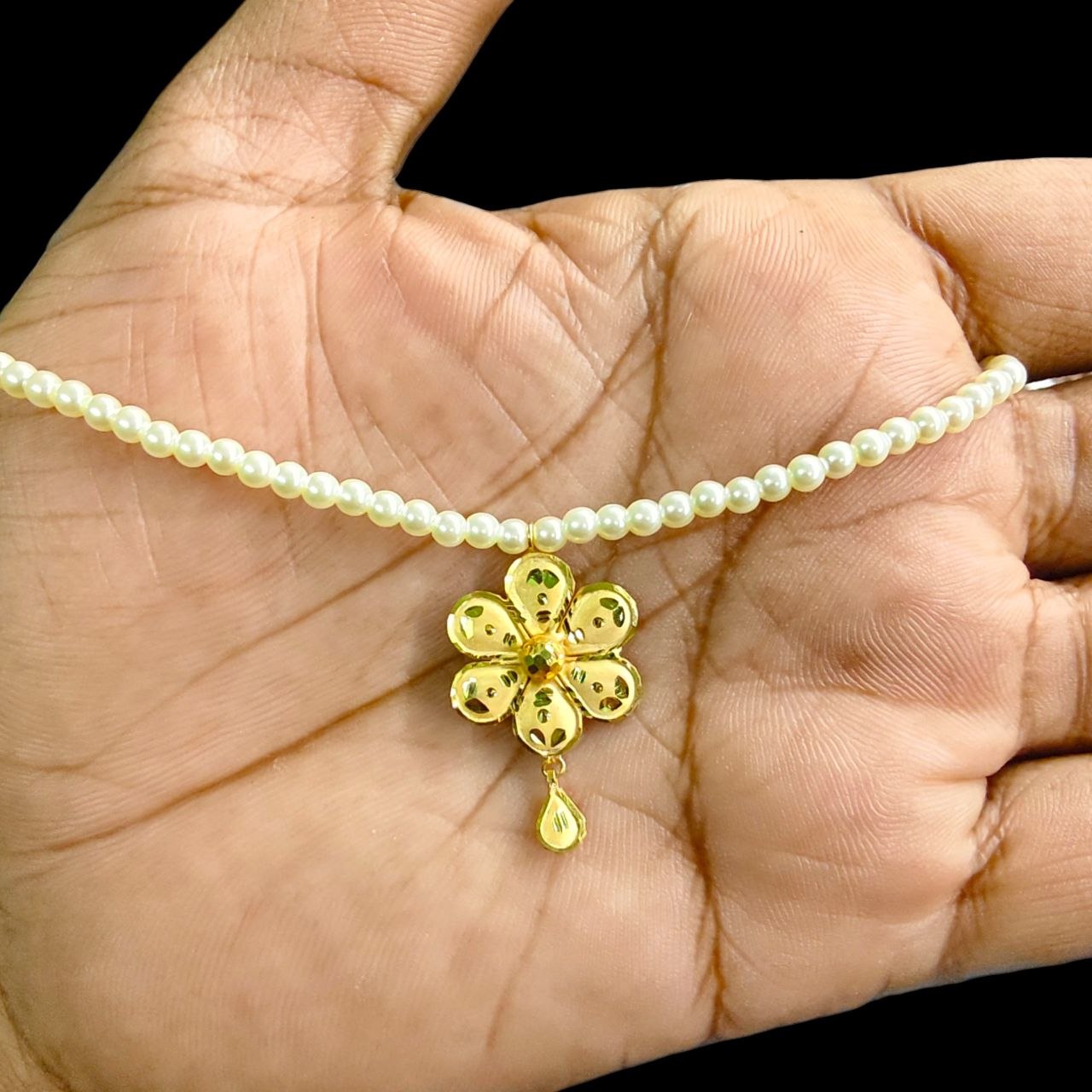 GOLD LOCKET- (WGT: 0.700 GM APPROX) BIS CERTIFIED HUID HALLMARK 9KT GOLD LOCKET 1 PIECE FOR WOMEN (WITH MOTI CHAIN).