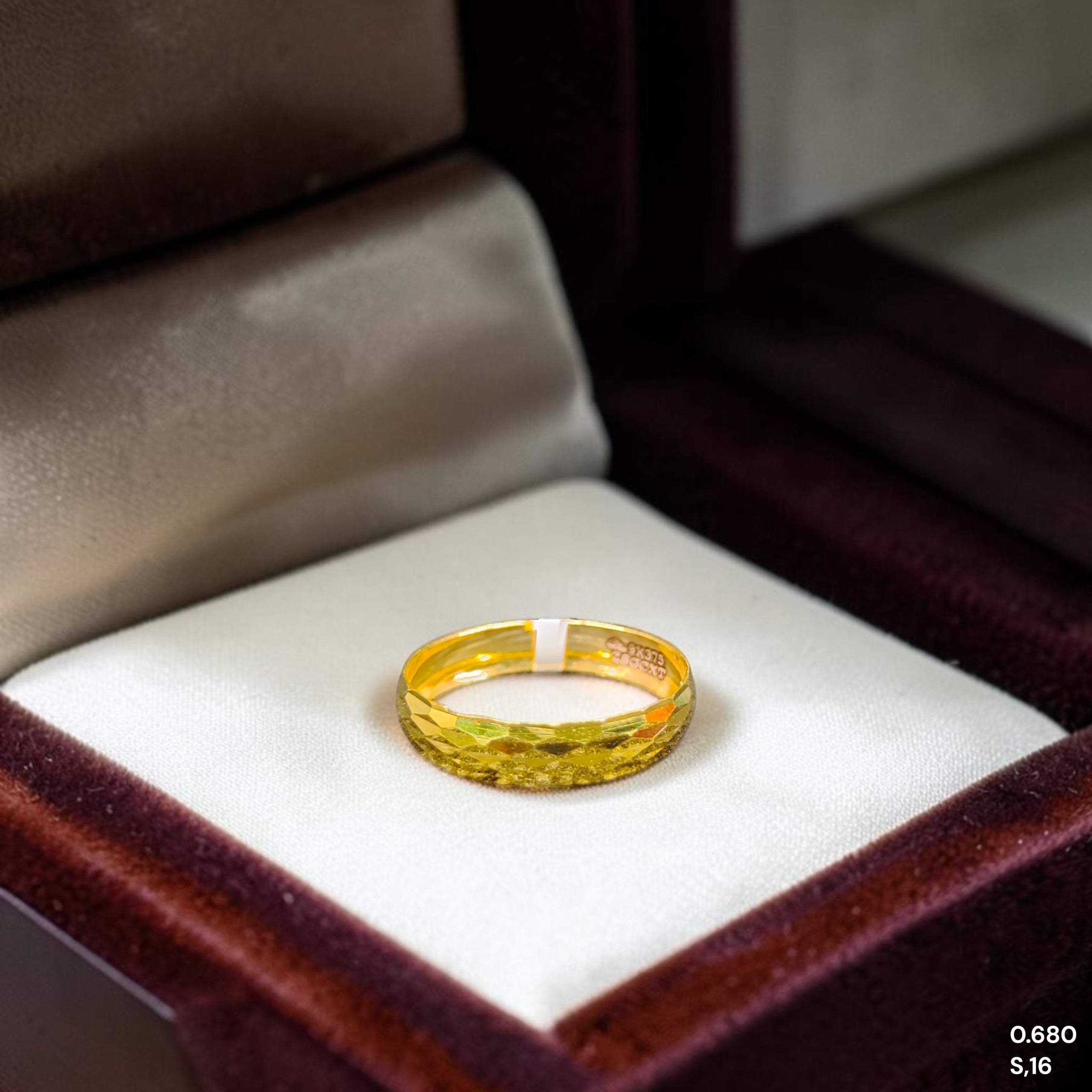 LADIES RING- (SIZE: 16) WGT: 0.680 GM APPROX BIS CERTIFIED HUID HALLMARK 9KT GOLD THUMB RING FOR UNISEX 1 PIECE.