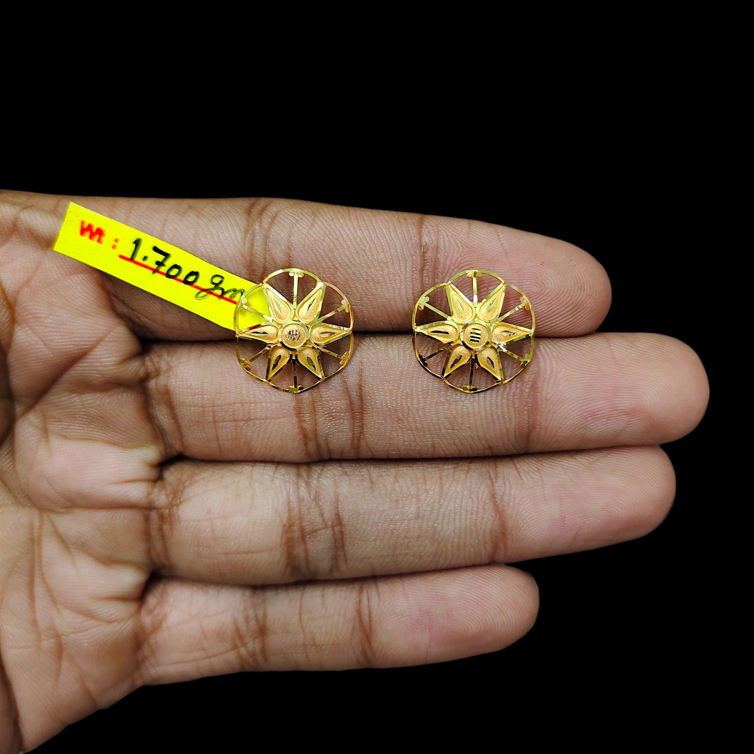 GOLD TOPS- BIS CERTIFIED WGT: 1.700 GM APPROX HUID HALLMARK 916 22KT GOLD TOPS 1 PAIR FOR WOMEN.