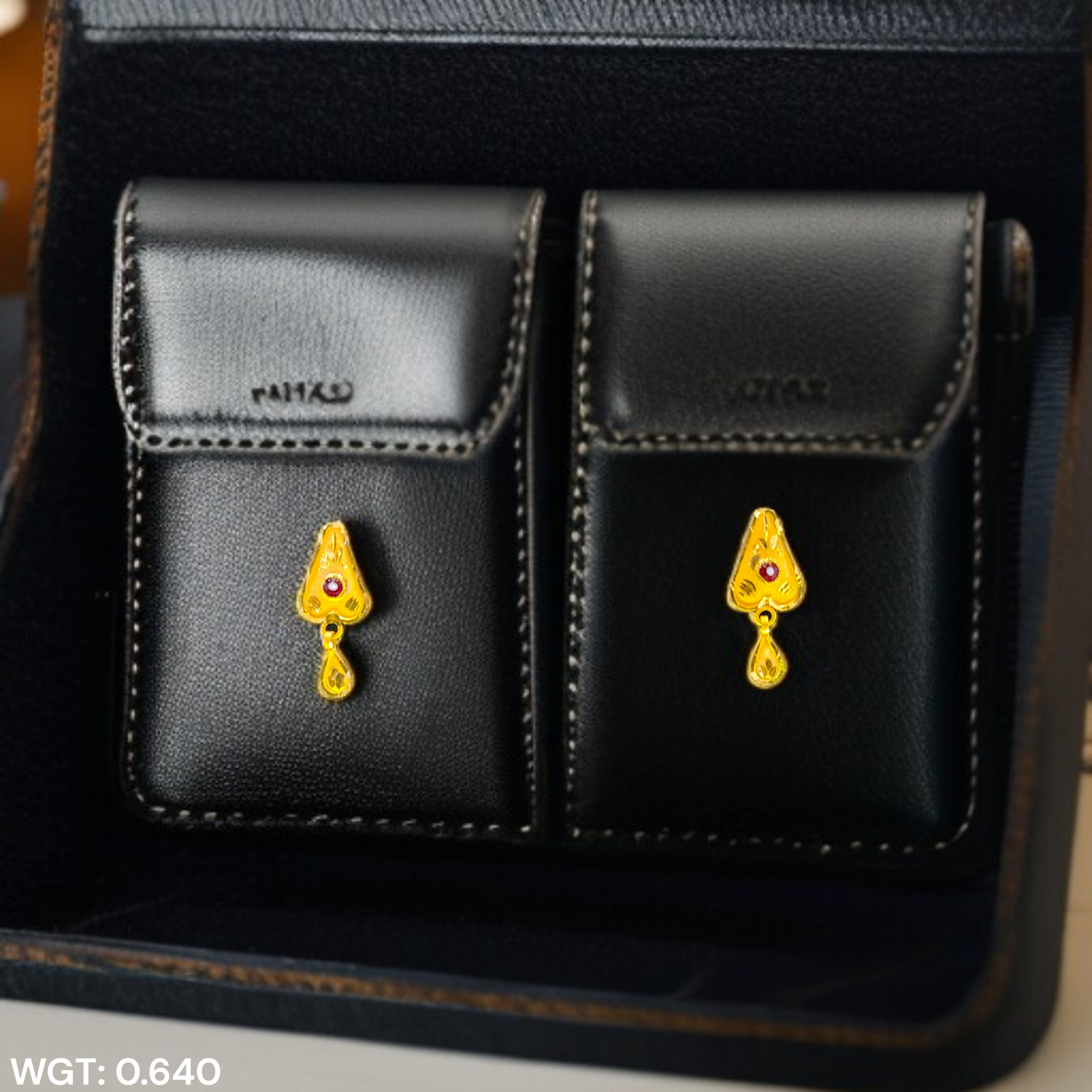 (GSE22) BIS CERTIFIED WGT: 0.640 GM APPROX HUID HALLMARK 916 22KT GOLD TOPS 1 PAIR FOR WOMEN.