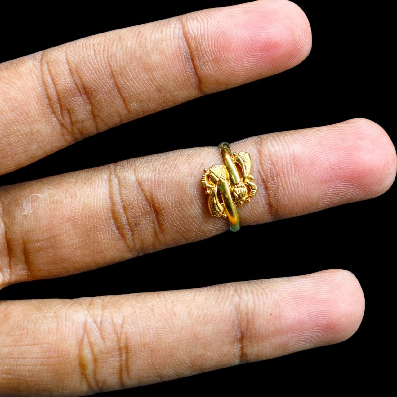 LADIES RING- (SIZE: 9) WGT: 0.470 GM APPROX BIS CERTIFIED HUID HALLMARK 9KT GOLD THUMB RING FOR UNISEX 1 PIECE.