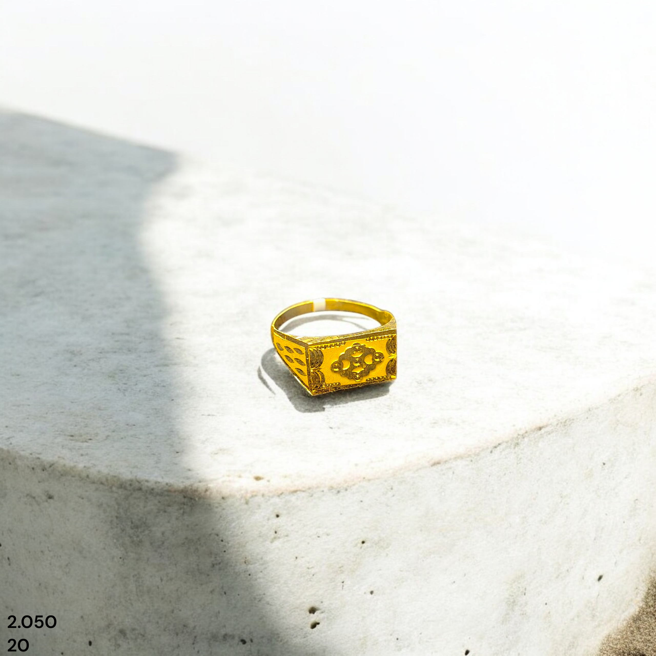 GENTS RING- SIZE:20 (WGT: 2.050 GRAM APPROX) BIS CERTIFIED HUID HALLMARK 916 22KT GOLD GENTS FINGER RING FOR MENS 1 PIECE (REGULAR USE).