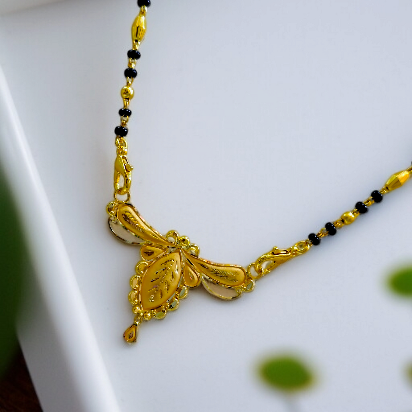 TRJ WGT: 1.430 GM APPROX 22KT HUID HALLMARK GOLD PENDANT MANGALSUTRA 1 PIECE WITH TASSEL.