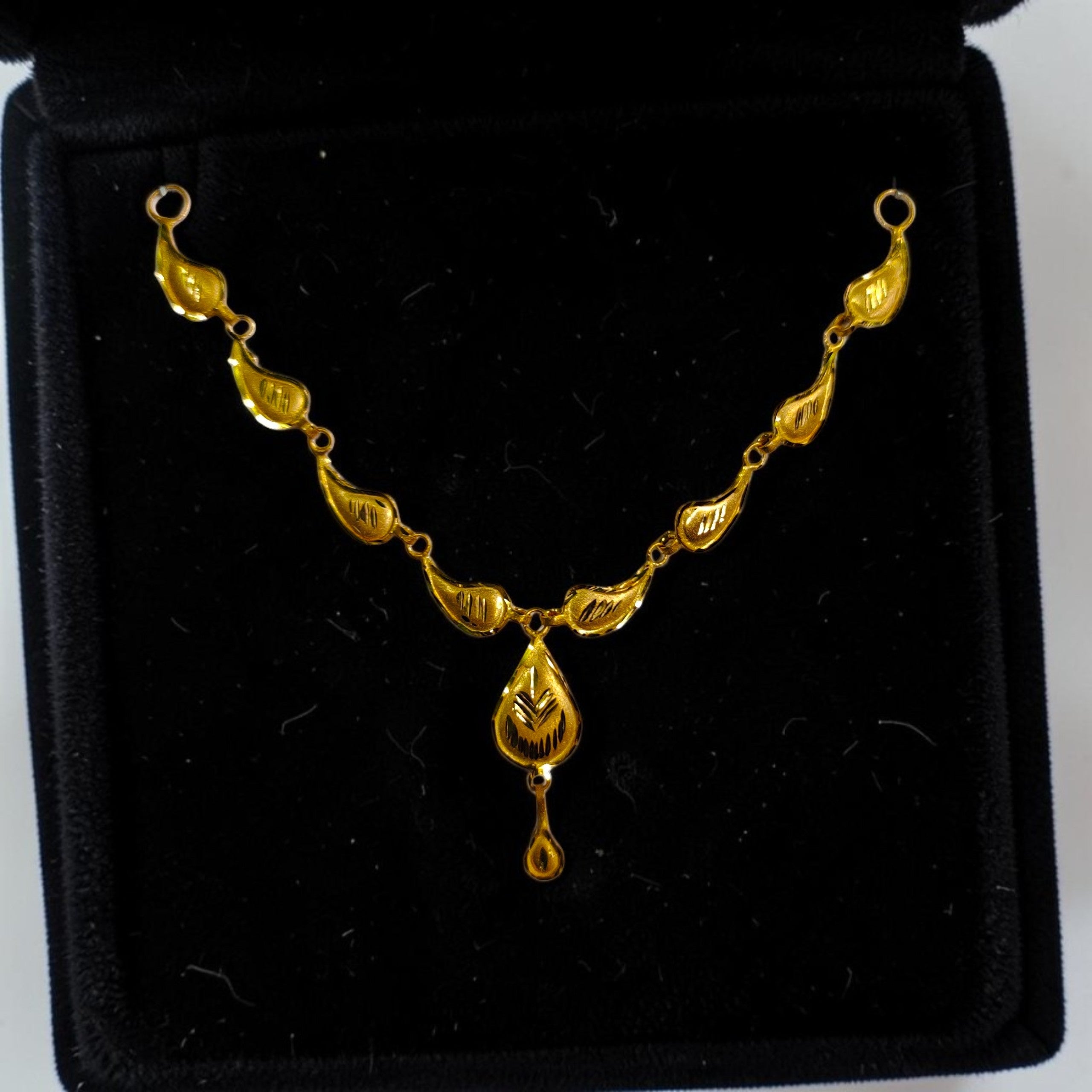 GOLD CHOKER NECKLACE-(WGT: 0.670 GM APPROX) BIS CERTIFIED HUID HALLMARK 9KT GOLD NECKLACE 1 PIECE FOR WOMEN.