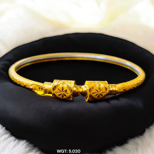 (GSN22) TRJ (SIZE: 26) WGT: 5.020 GM APPROX 22KT HUID HALLMARK GOLD NOA BADHANO BANGLES 1 PIECE.