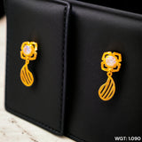 (GPT) RAJLAXMI (WGT: 1.090 GM APPROX) HALLMARK 18KT GOLD EAR TOPS STUD 1 PAIR FOR REGULAR USE.