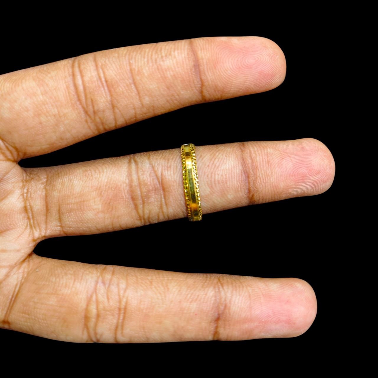 LADIES RING- (SIZE: 23) WGT: 0.620 GM APPROX BIS CERTIFIED HUID HALLMARK 9KT GOLD THUMB RING FOR UNISEX 1 PIECE.(ZV4TB5)