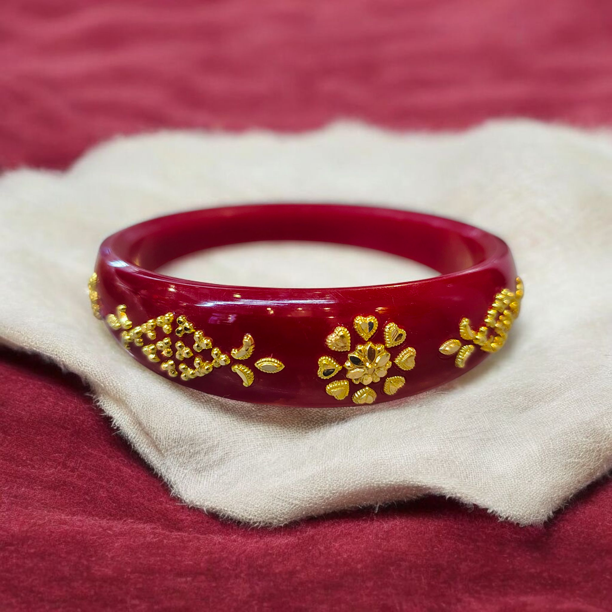 (GBP50) RAJLAXMI (MTO) REKKI DESIGN RED COLOUR (50 TONCH) KDM GOLD BRACELET POLA 1 PIECE FOR MARRIED WOMEN (REGULAR USE) APPROX WGT: 0.400 GM SOLD ON MRP BY MAHALAXMI.