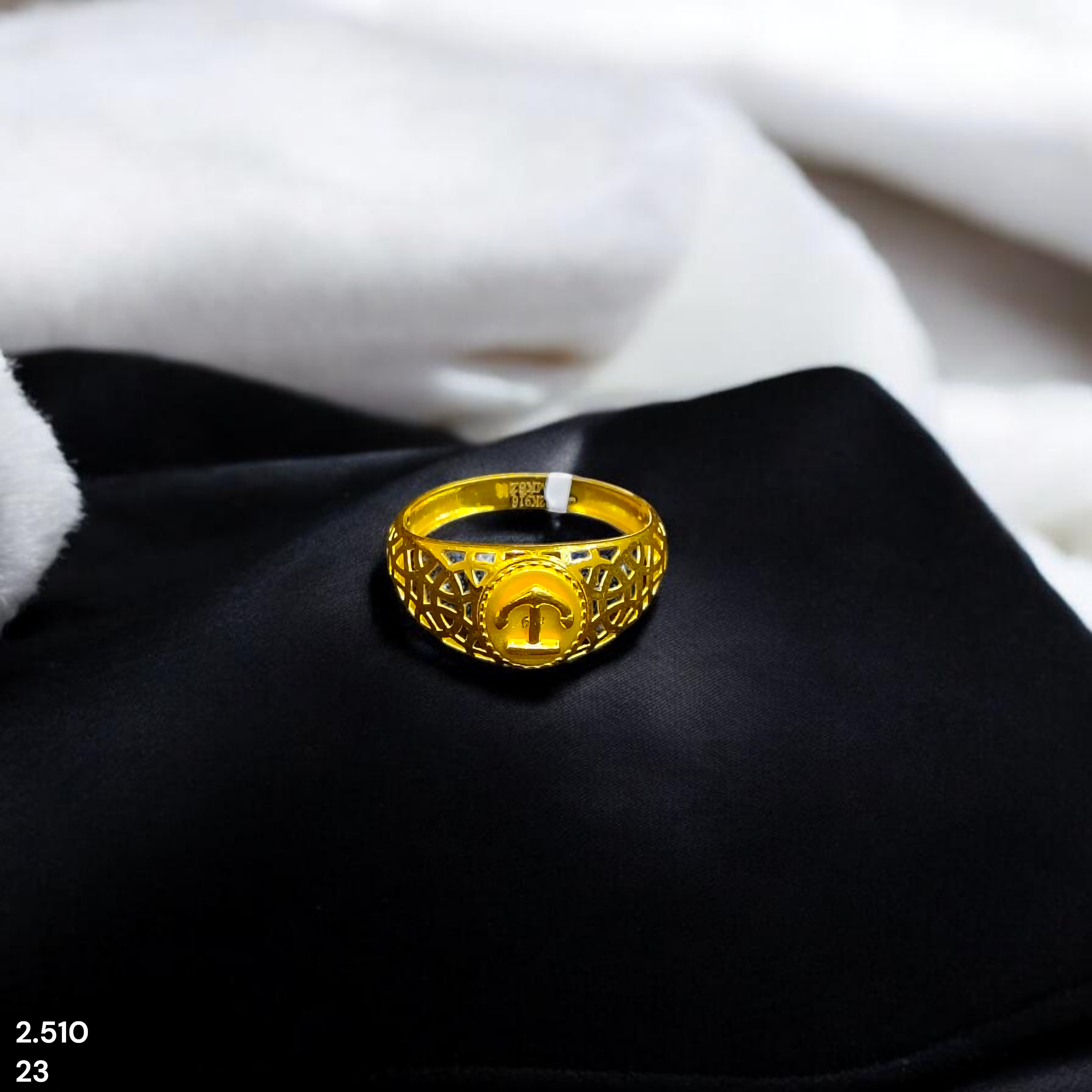 GENTS RING- SIZE:23 (WGT: 2.510 GRAM APPROX) BIS CERTIFIED HUID HALLMARK 916 22KT GOLD GENTS FINGER RING FOR MENS 1 PIECE (REGULAR USE).