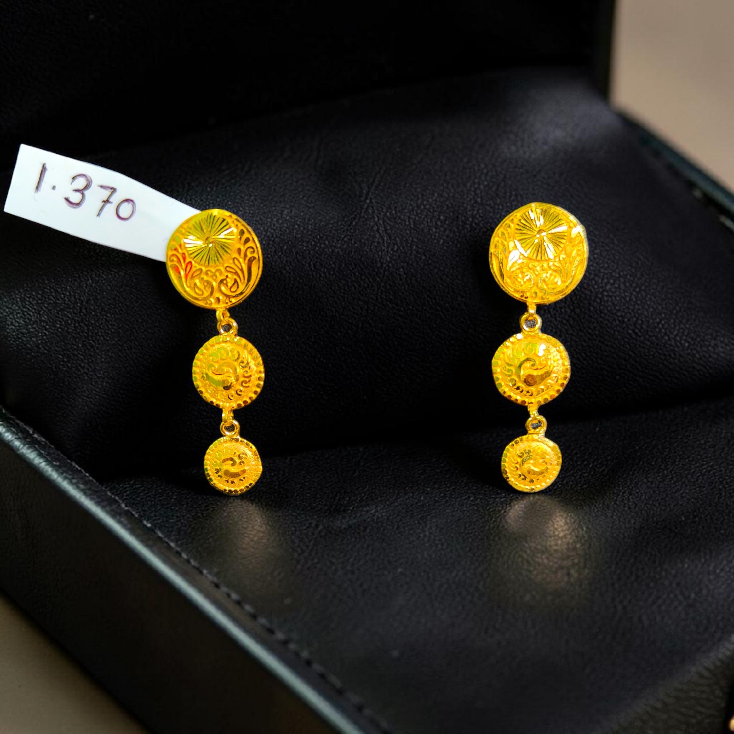 GOLD EARRINGS- WGT: 1.370 GM APPROX BIS CERTIFIED HUID HALLMARK 9KT GOLD EARRINGS 1 PAIR FOR WOMEN (BEST FOR GIFT IN MARRIAGE).