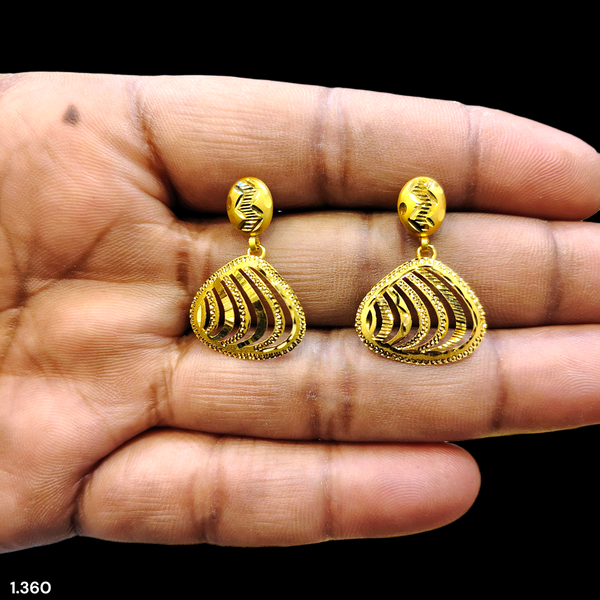 GOLD EARRINGS- WGT: 1.360 GM APPROX BIS CERTIFIED HUID HALLMARK 9KT GOLD EARRINGS 1 PAIR FOR WOMEN.