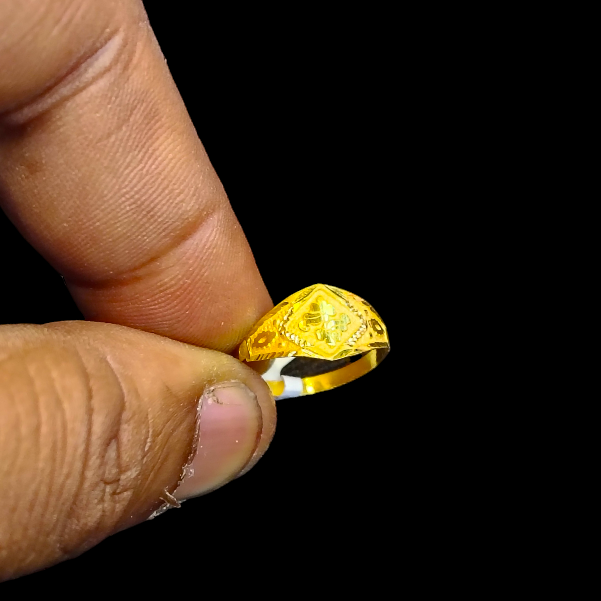 (GBJ) TRJ WGT: 0.300 GM APPROX 375 9KT HUID HALLMARK GOLD BABY FINGER RING 1 PIECE FOR RICE CEREMONY & BIRTHDAY.