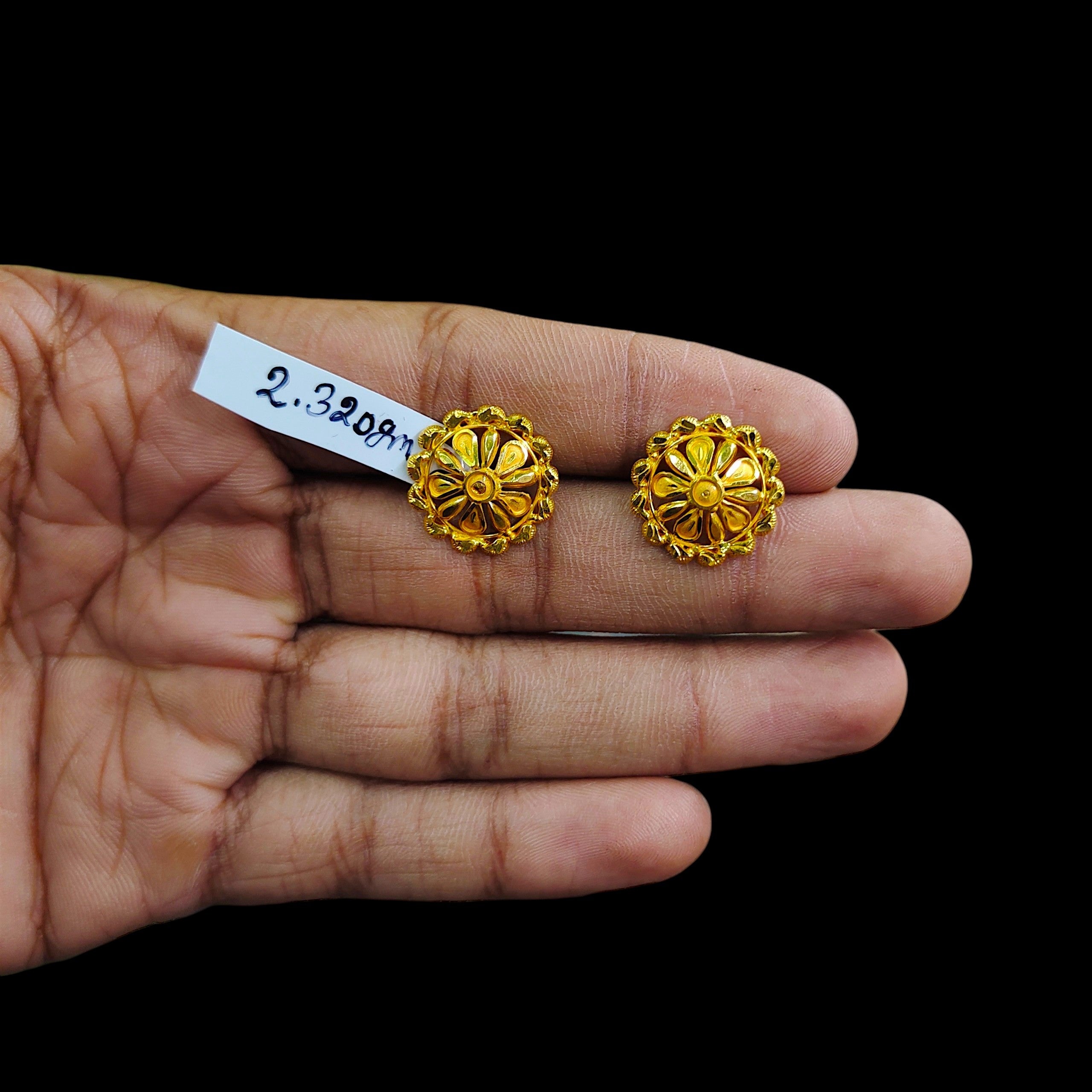 GOLD TOPS- BIS CERTIFIED WGT: 2.320 GM APPROX HUID HALLMARK 916 22KT GOLD TOPS 1 PAIR FOR WOMEN.