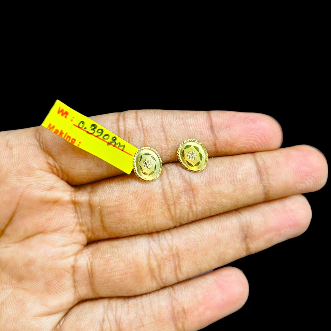 GOLD TOPS- BIS CERTIFIED (WGT: 0.390 GM APPROX) HUID HALLMARK 375 9KT GOLD TOPS 1 PAIR BEST FOR MARRIAGE GIFT.