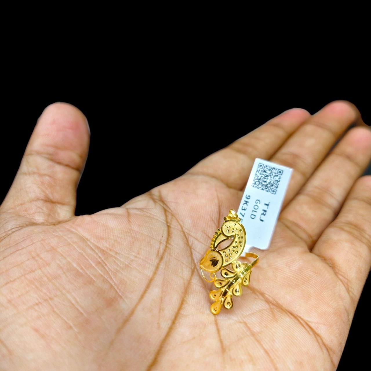 LADIES RING- (SIZE: 11) WGT: 0.930 GM APPROX BIS CERTIFIED HUID HALLMARK 9KT GOLD FINGER RING FOR WOMEN 1 PIECE