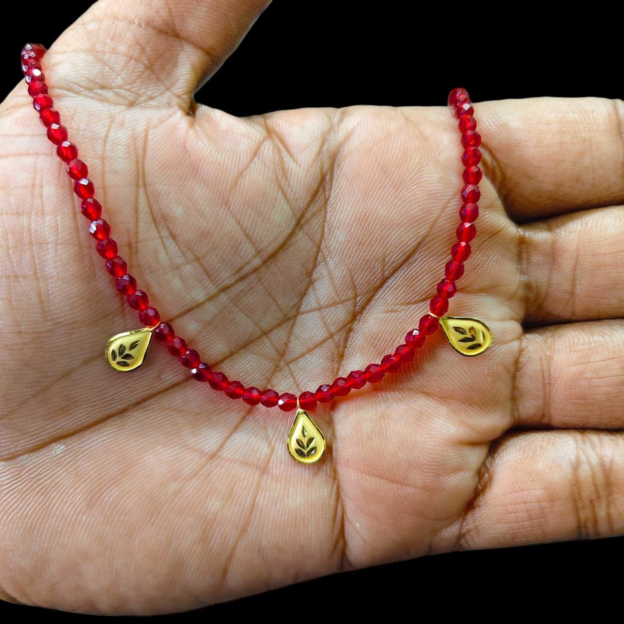 GOLD MOTI HAR- WGT: 0.410 GM APPROX HUID HALLMARK 22KT GOLD MOTI SELIHAR 1 PIECE WITH CRYSTAL CHAIN.