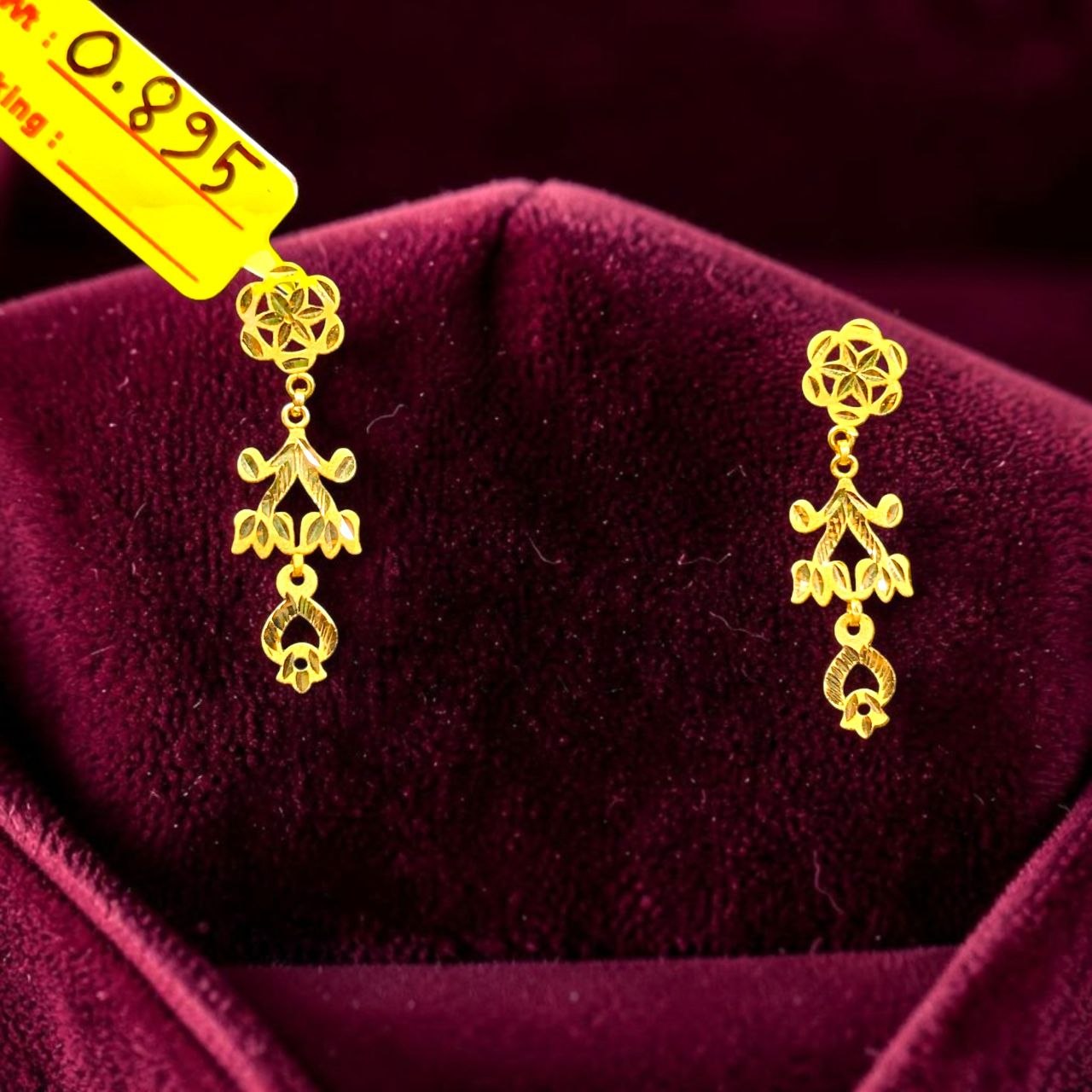 GOLD EARRINGS- BIS CERTIFIED WGT: 0.895 GM APPROX HUID HALLMARK 916 22KT GOLD EARRINGS 1 PAIR FOR WOMEN.