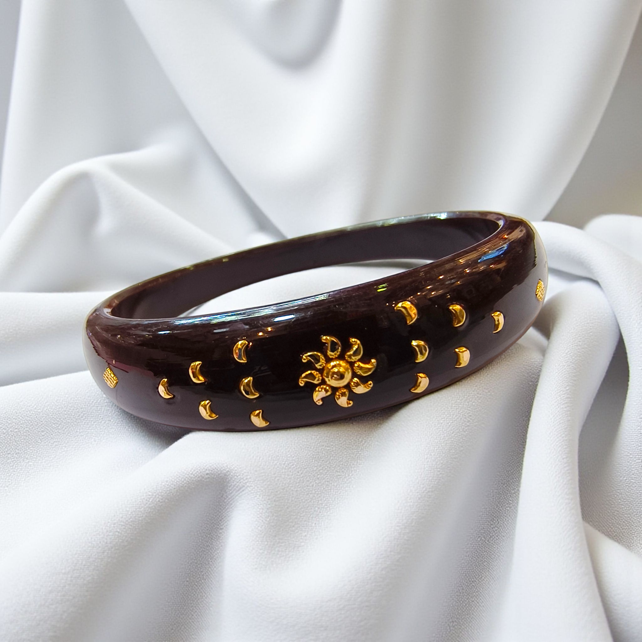 (GBP18) COFFEE COLOUR HUID HALLMARK 18KT GOLD BRACELET POLA 1 PIECE FOR MARRIED WOMEN (REGULAR USE) APPROX WGT: 0.250 GM