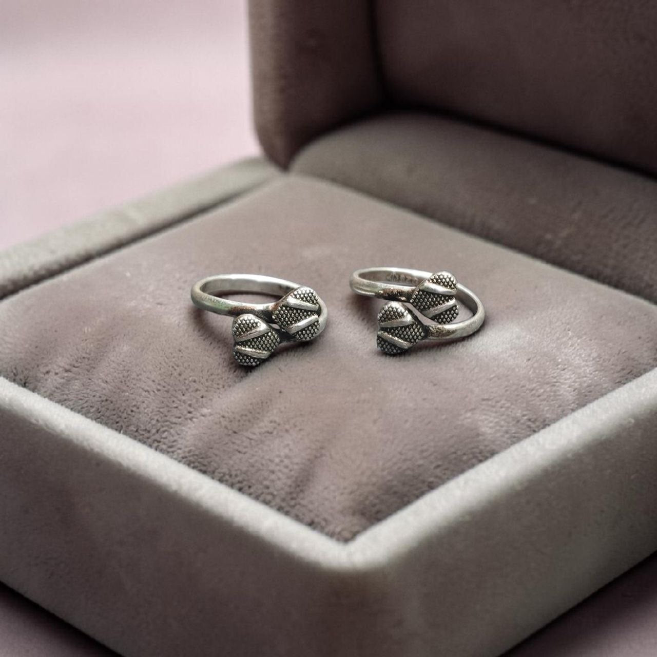 SILVER TOE RING- CERTIFIED BIS HUID HALLMARK 925 SILVER TOE RING (BICHIYA) 1 PAIR FOR REGULAR USE- (SOLD ON MRP).
