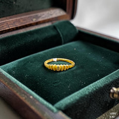 LADIES RING- (SIZE: 10) WGT: 1.050 GM APPROX 14KT HALLMARK GOLD RING FOR WOMEN 1 PIECE.