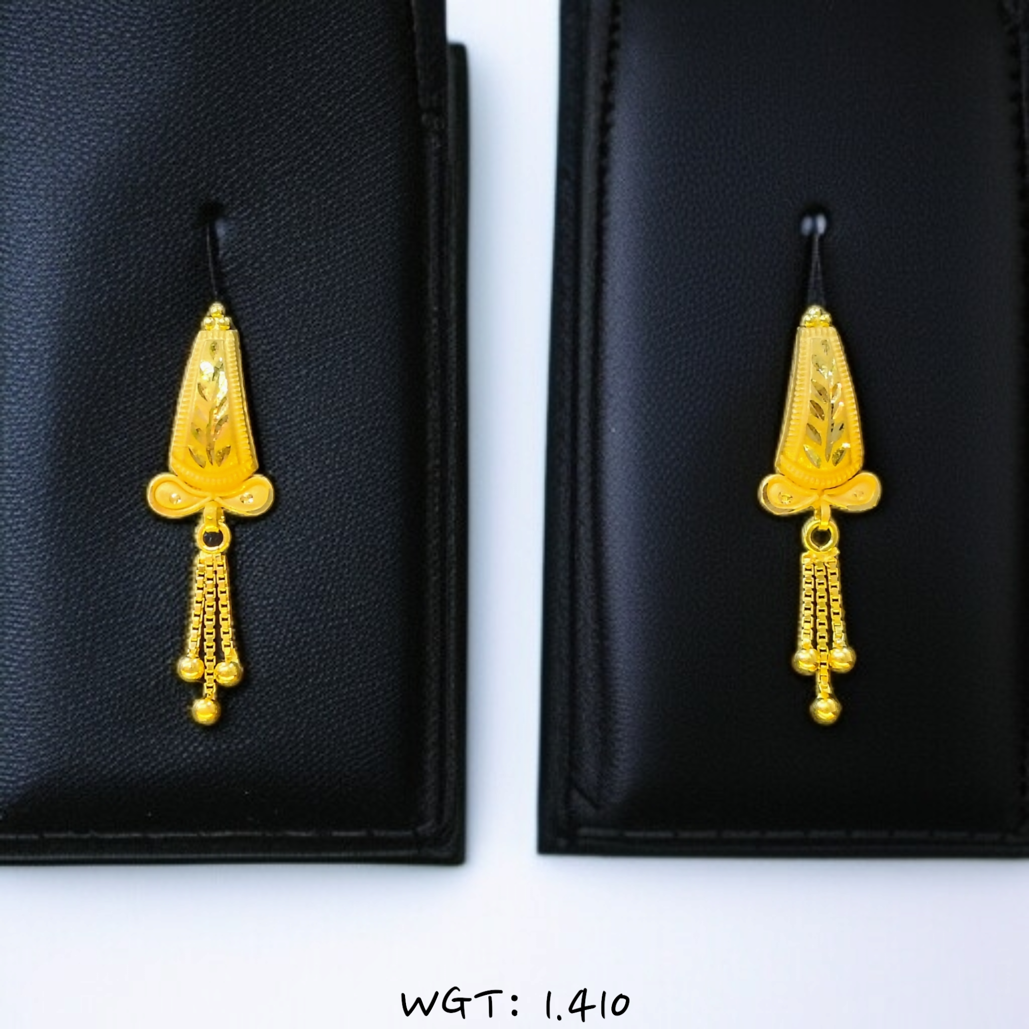 (GSE22) RAJLAXMI WGT: 1.410 GM APPROX HUID HALLMARK 916 22KT GOLD EAR TOPS STUD 1 PAIR FOR REGULAR USE.
