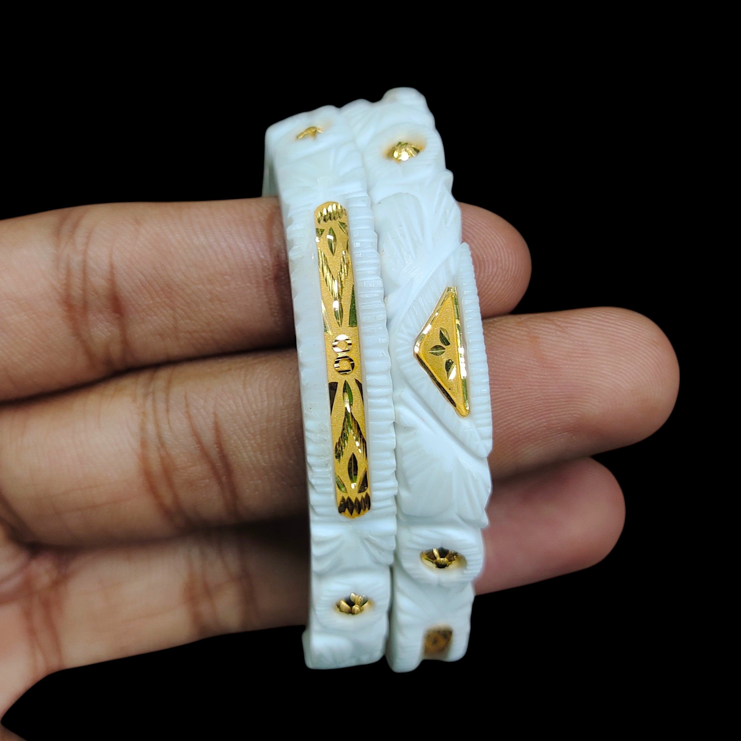 SAKHA BADHANO- (SIZE:26) WGT: 2.800 GM APPROX HUID HALLMARK 22KT GOLD SAKHA BADHANO BANGLES 1 PAIR DESIGN FOR REGULAR USE.