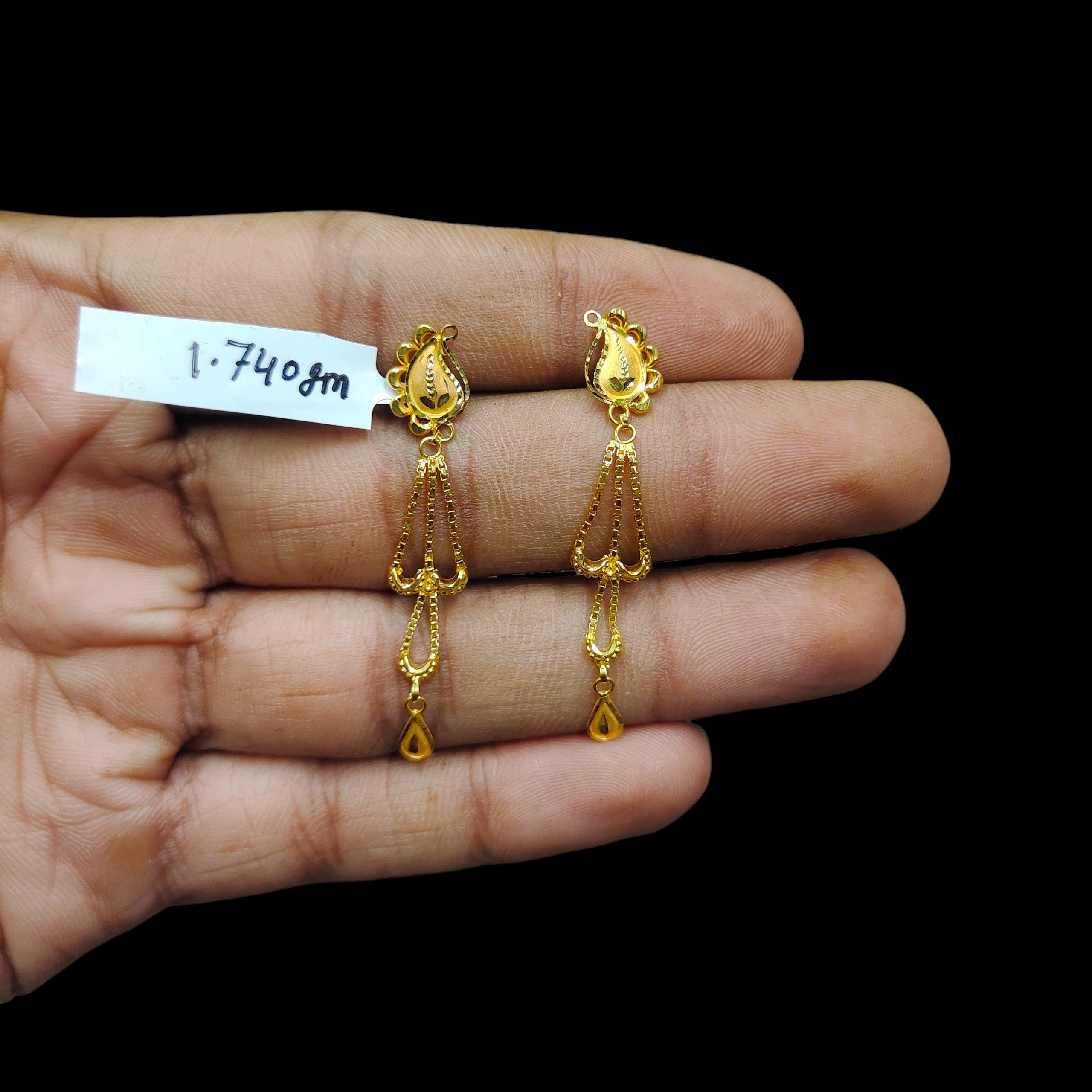 GOLD EARRINGS- BIS CERTIFIED WGT: 1.740 GM APPROX HUID HALLMARK 916 22KT GOLD EARRINGS 1 PAIR FOR WOMEN.