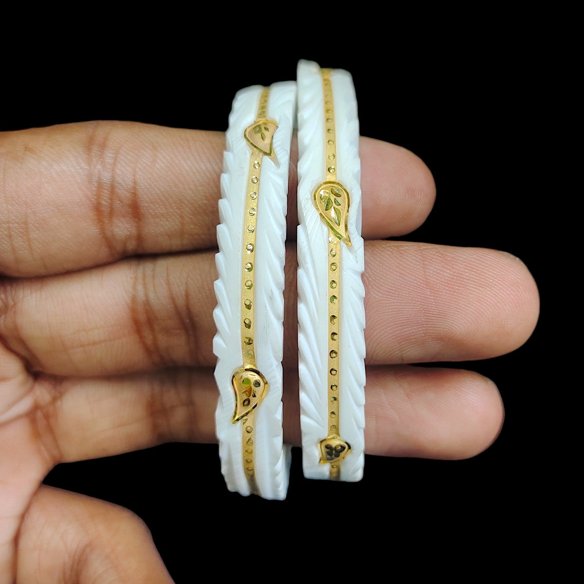 GSB9K- SIZE:24 (WGT: 1.174 GM APPROX) BIS CERTIFIED HUID HALLMARK 375 9KT GOLD SAKHA BADHANO 1 PAIR FOR WOMEN (CHILA PATH DESIGN) NOT FOR REGULAR USE. (DHKNFT)-(36G6C3)